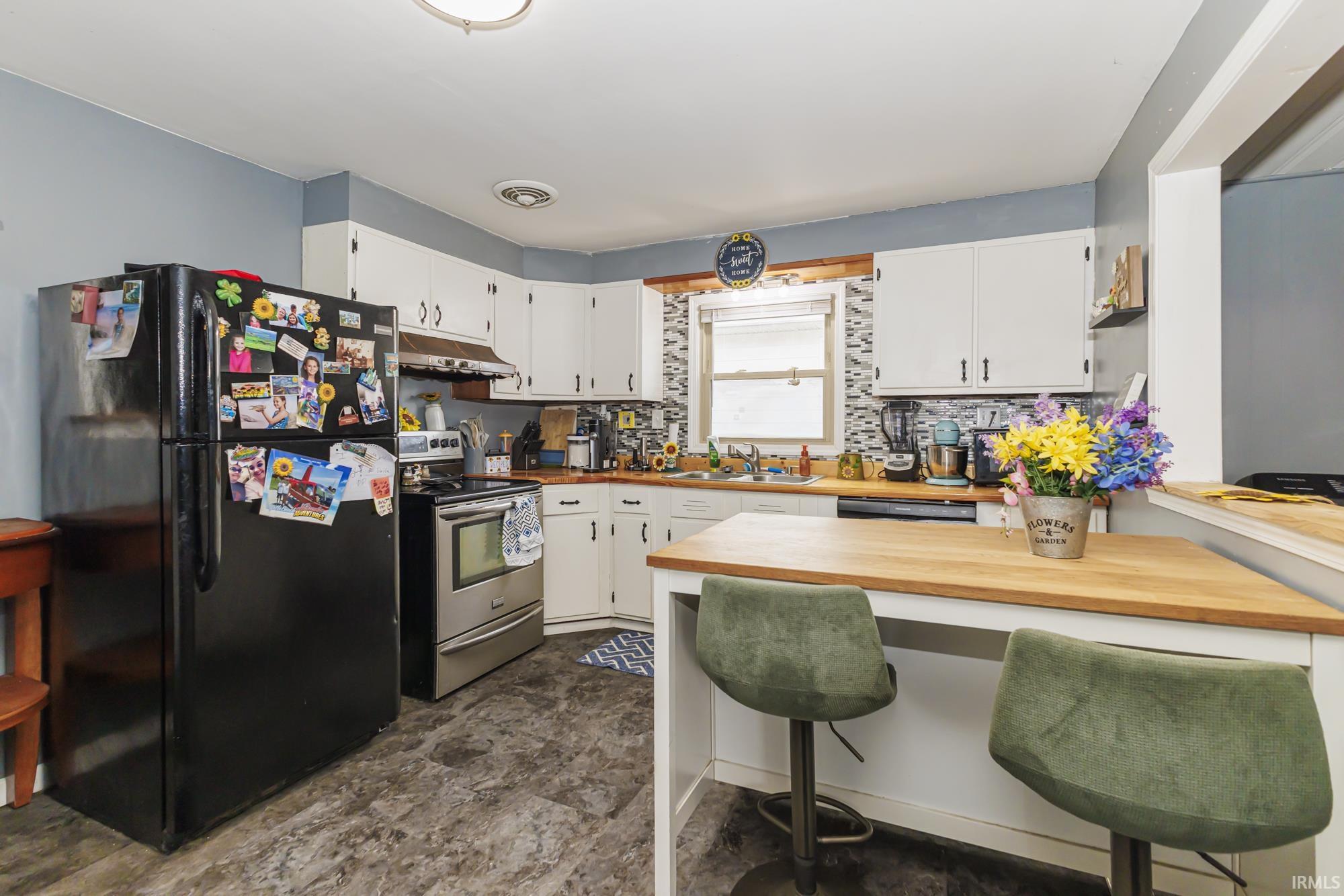Photo 3 of Manufactured home for sale at 1417 N High St, Hartford City, IN 47348 | MLS# 202641258 | Listing updated on 2026-10-06