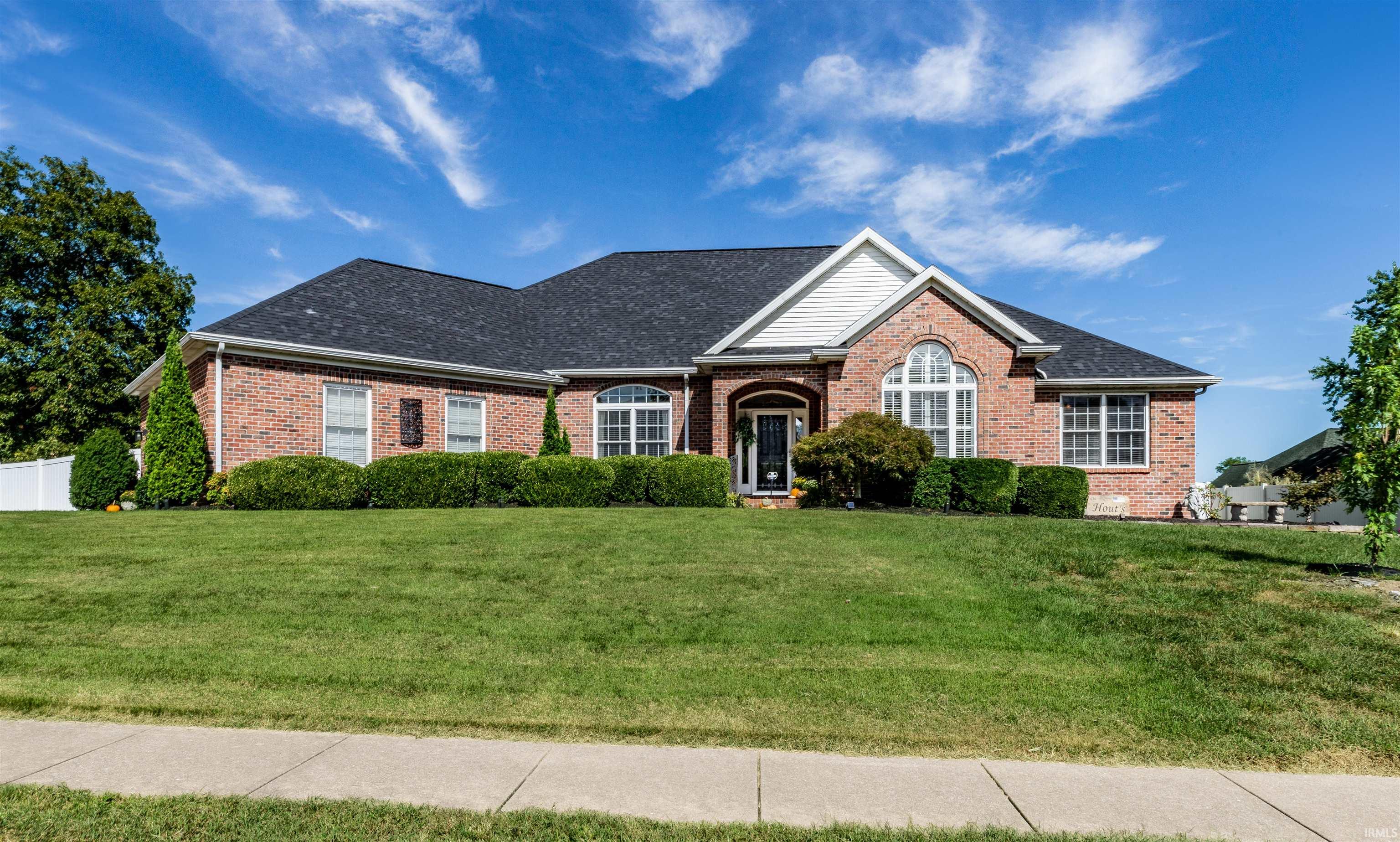 Photo 1 of Sale Pending at 4400 Windham Dr, Evansville, IN 47725 | MLS# 202641301 | Listing updated on 2026-10-06