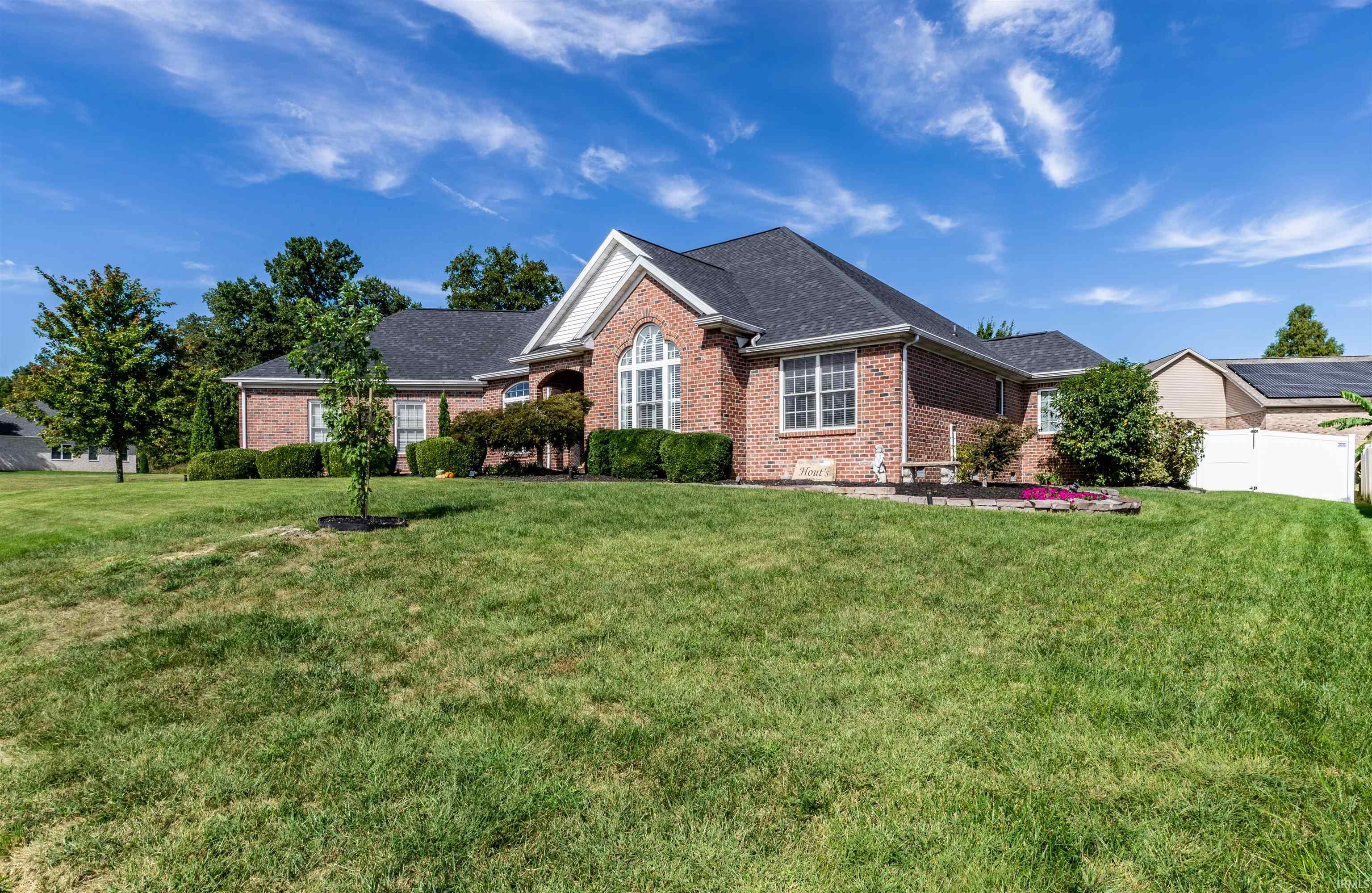 Photo 3 of Sale Pending at 4400 Windham Dr, Evansville, IN 47725 | MLS# 202641301 | Listing updated on 2026-10-06