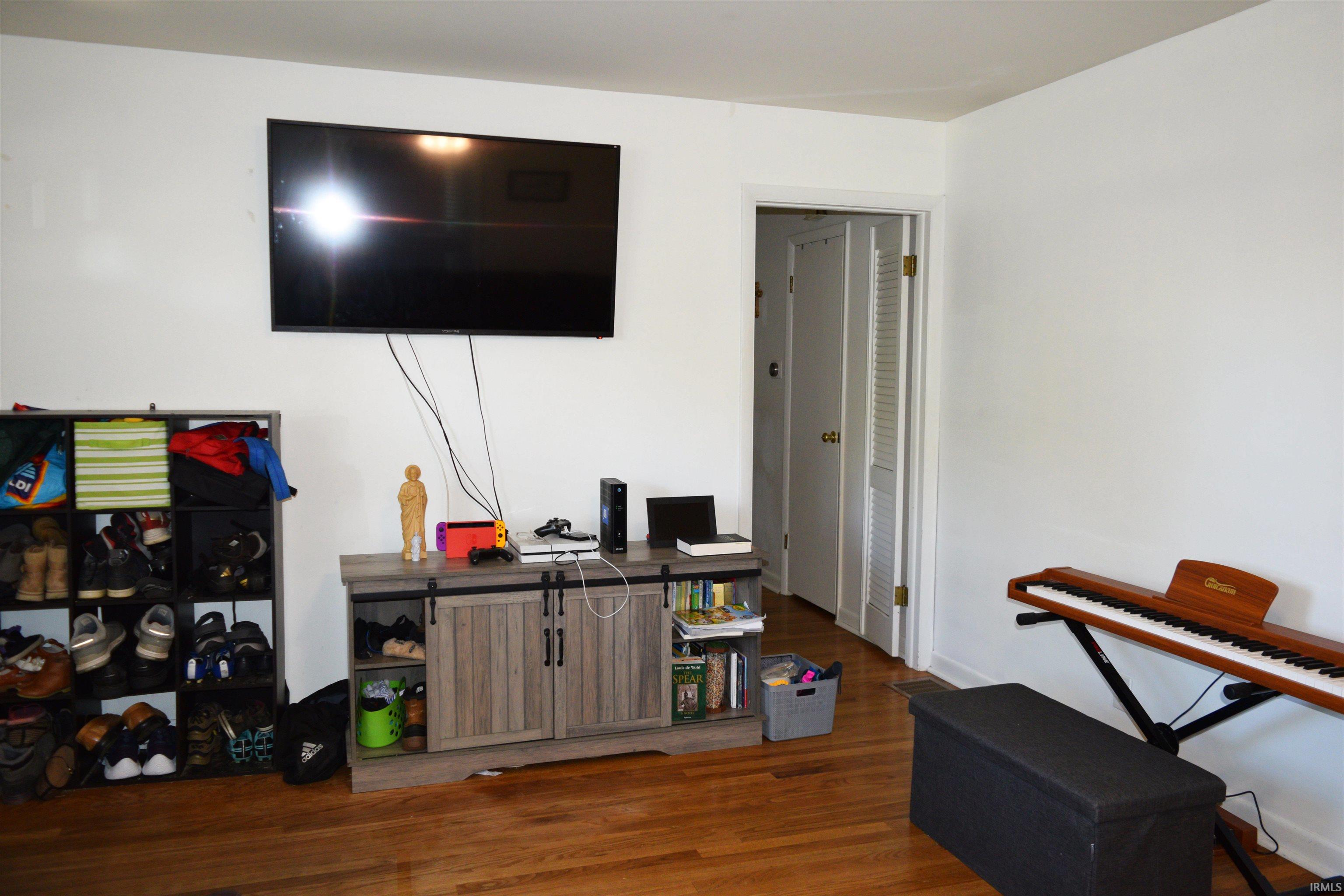 Photo 3 of Manufactured home for sale at 5009 Elmhurst Dr, Evansville, IN 47711 | MLS# 202641415 | Listing updated on 2026-10-06
