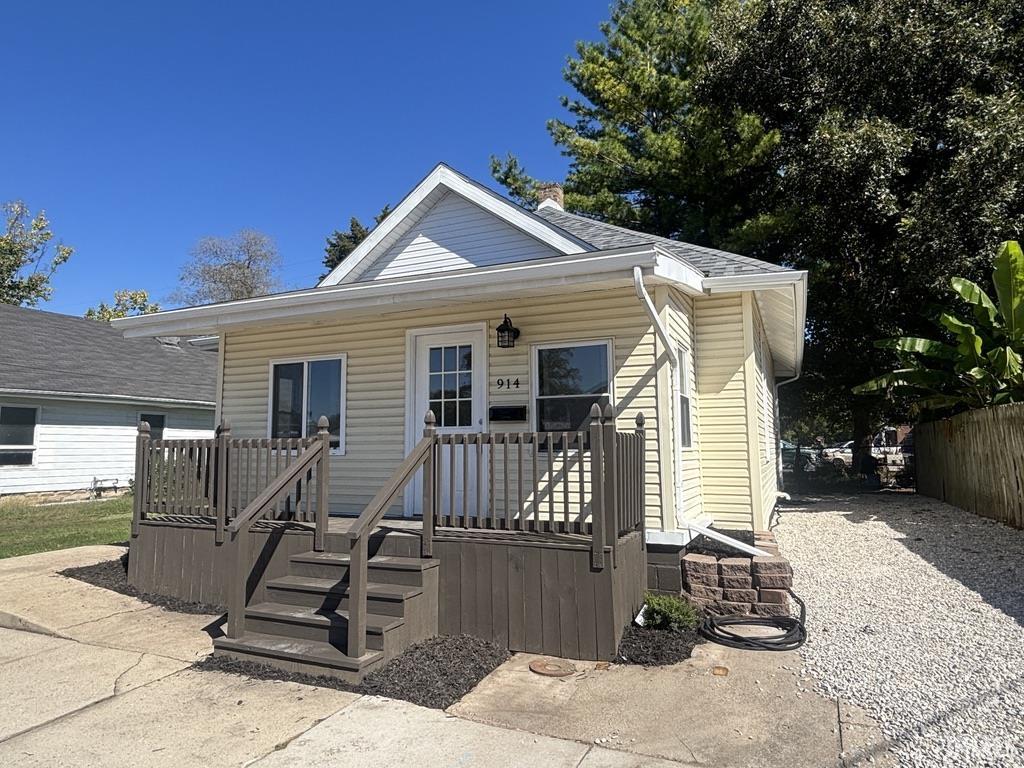 Photo 1 of Sale Pending at 914 Emison Ave, Vincennes, IN 47591 | MLS# 202641420 | Listing updated on 2026-10-07