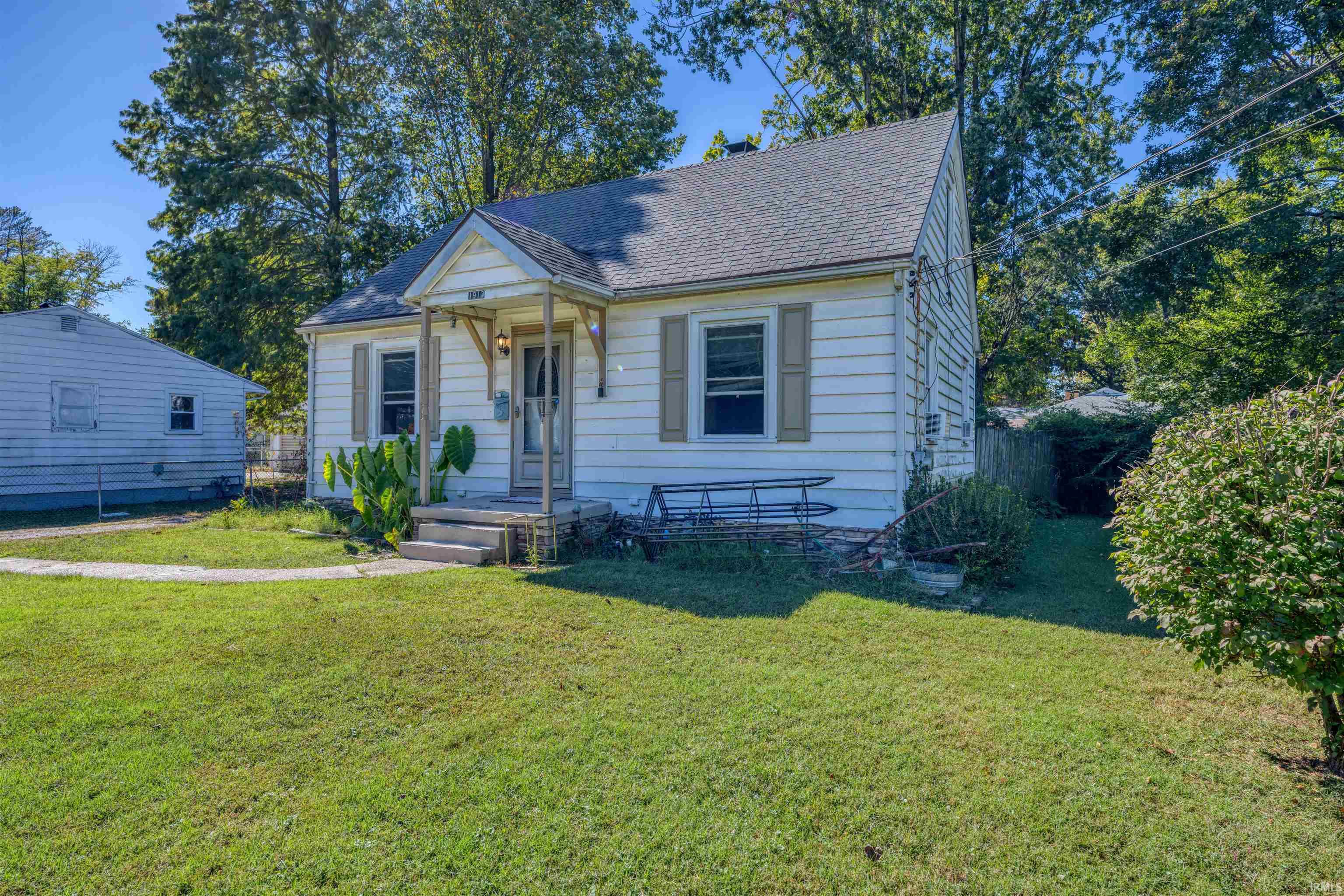 Photo 2 of Manufactured home for sale at 1913 Hicks Dr, Evansville, IN 47714 | MLS# 202641437 | Listing updated on 2026-10-06
