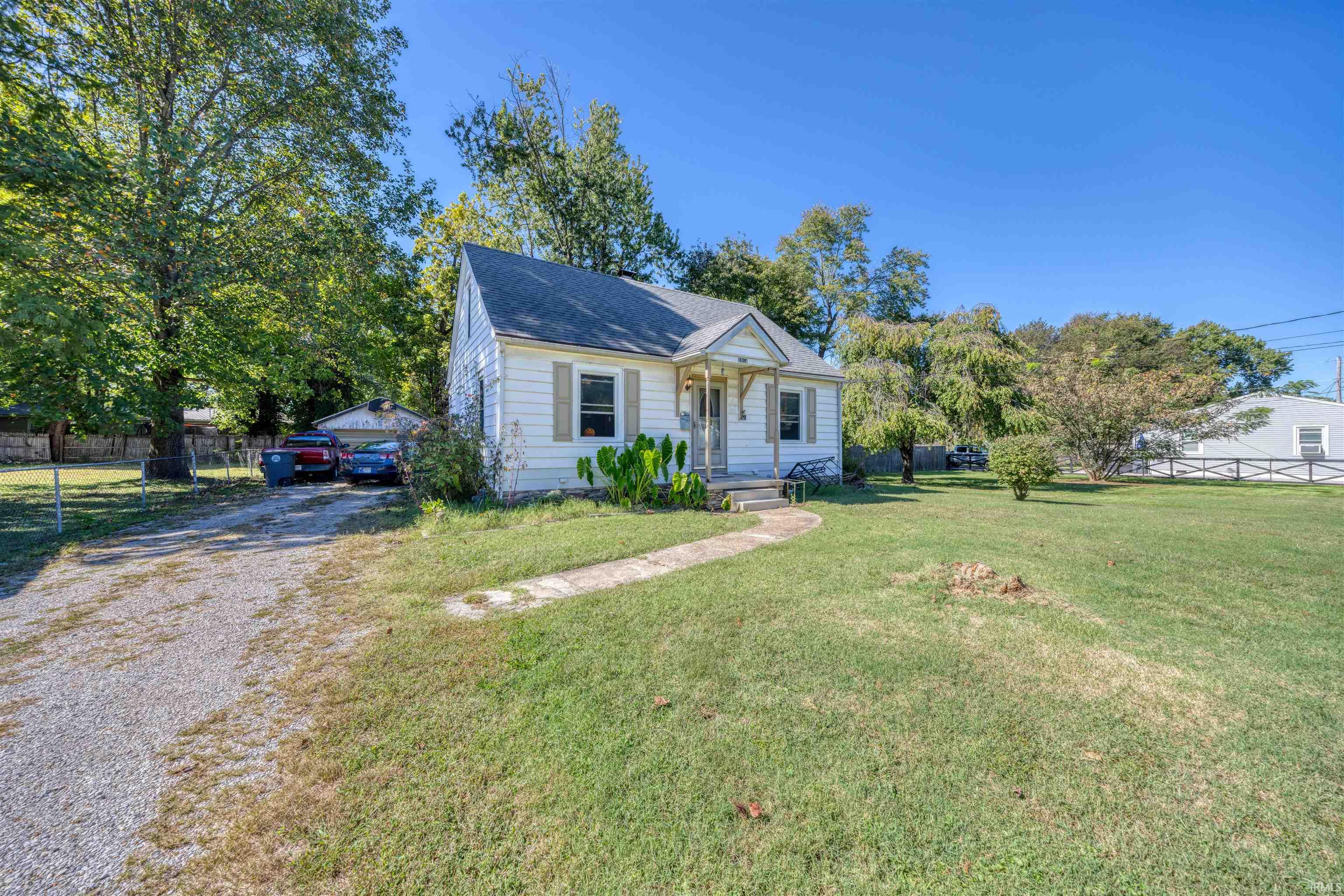Photo 3 of Manufactured home for sale at 1913 Hicks Dr, Evansville, IN 47714 | MLS# 202641437 | Listing updated on 2026-10-06