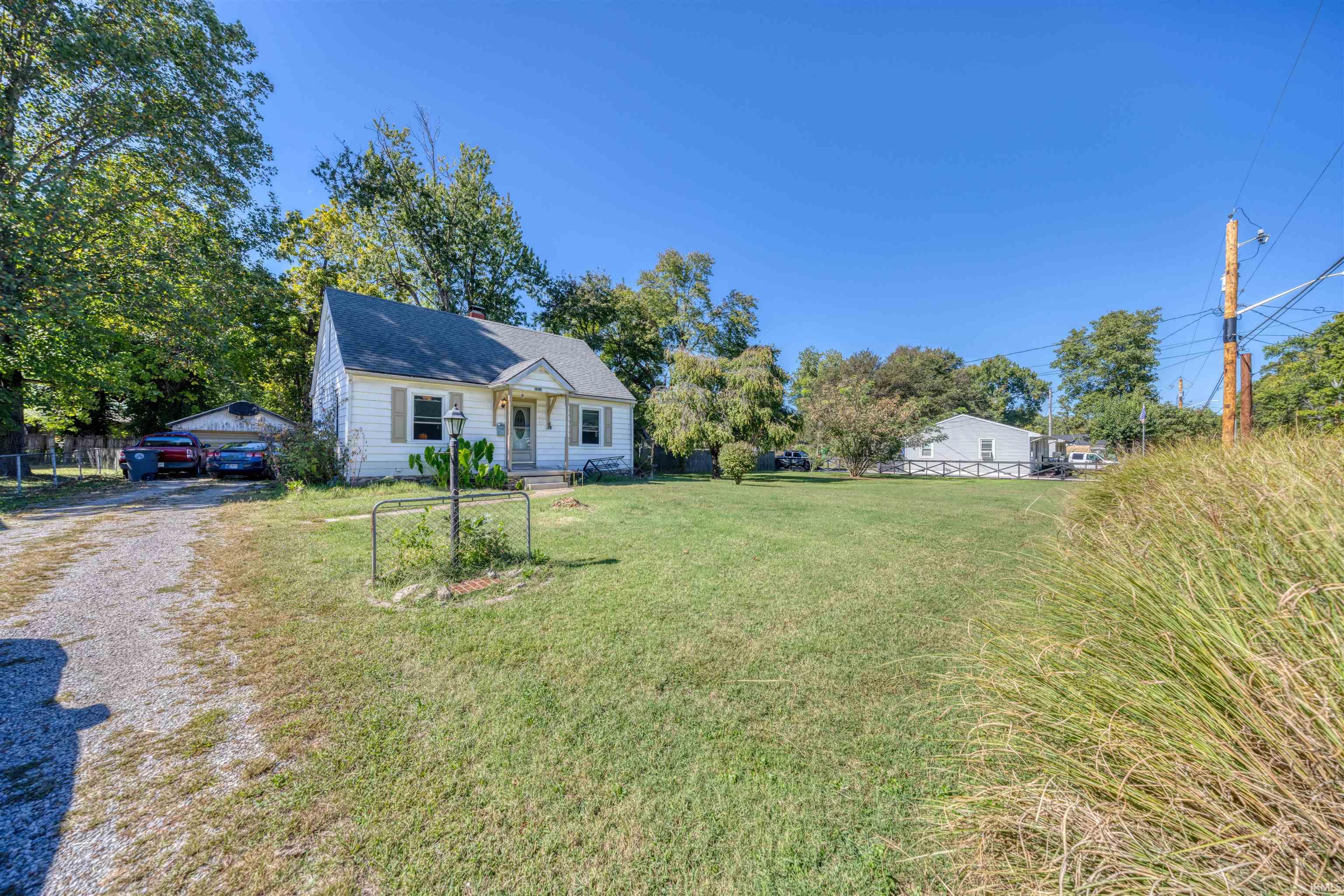 Photo 3 of Manufactured home for sale at 1913 Hicks Dr, Evansville, IN 47714 | MLS# 202641437 | Listing updated on 2026-10-06