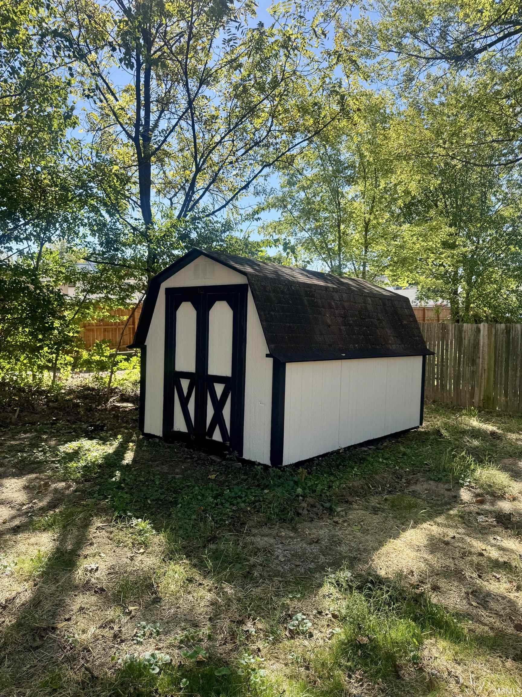 Photo 3 of Sale Pending at 404 S Sycamore St, Boonville, IN 47601 | MLS# 202641444 | Listing updated on 2026-10-07