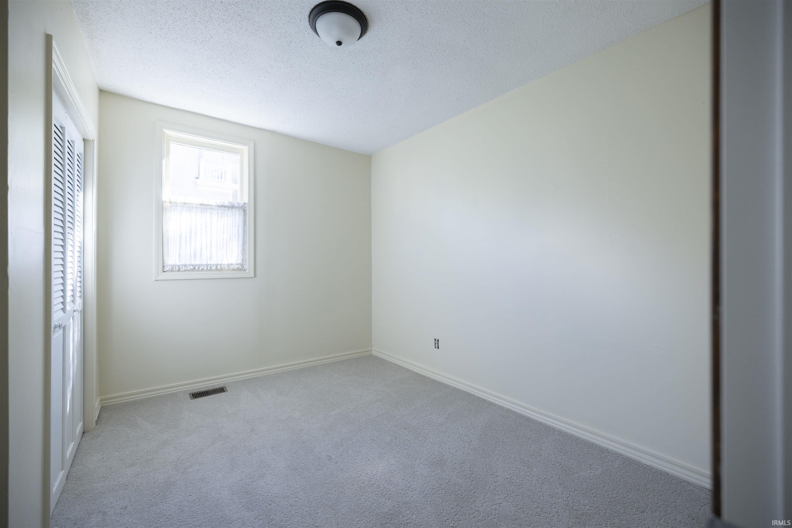 Photo 4 of Sale Pending at 211 S Hackley St, Muncie, IN 47305 | MLS# 202641495 | Listing updated on 2026-10-08