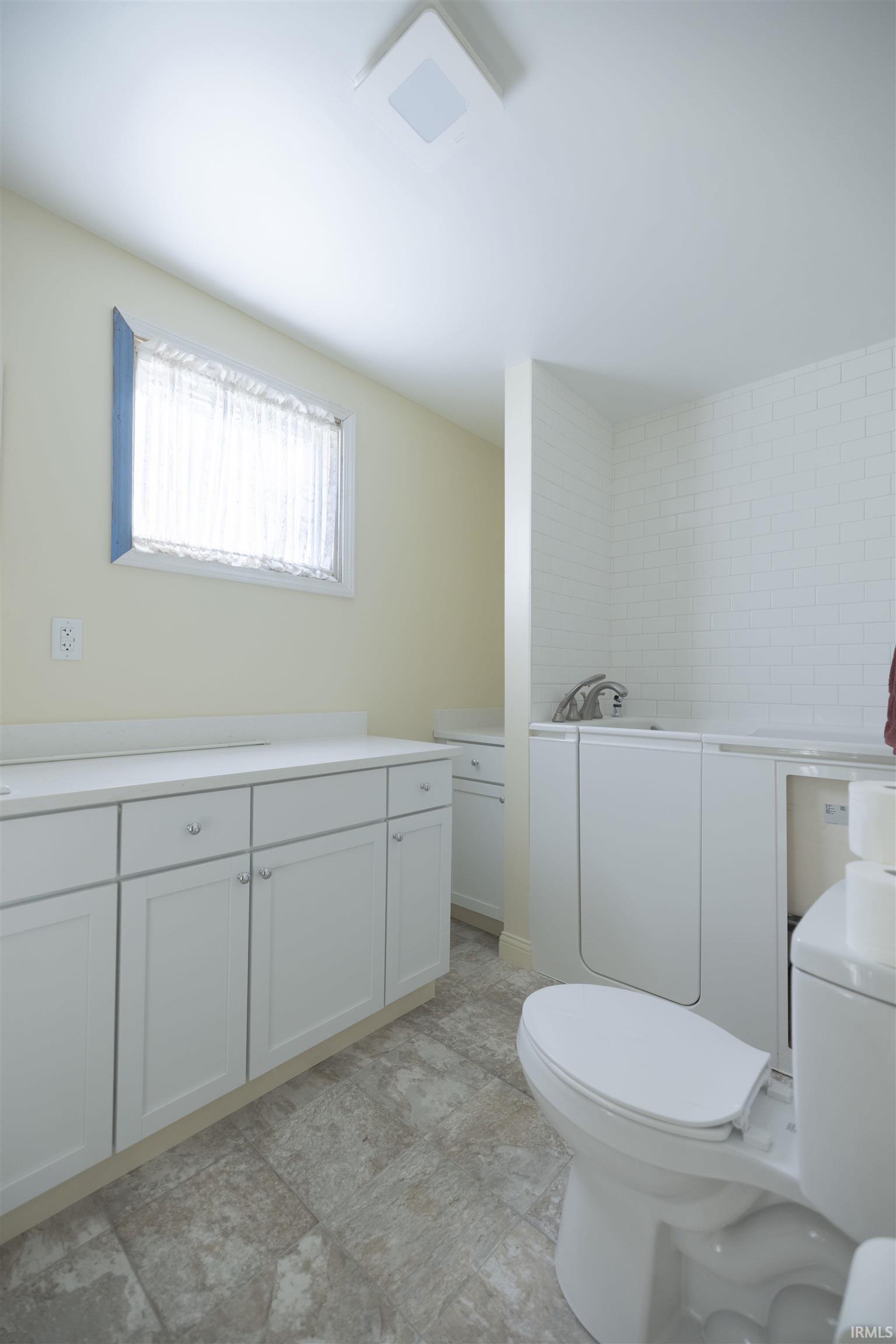 Photo 10 of Sale Pending at 211 S Hackley St, Muncie, IN 47305 | MLS# 202641495 | Listing updated on 2026-10-08