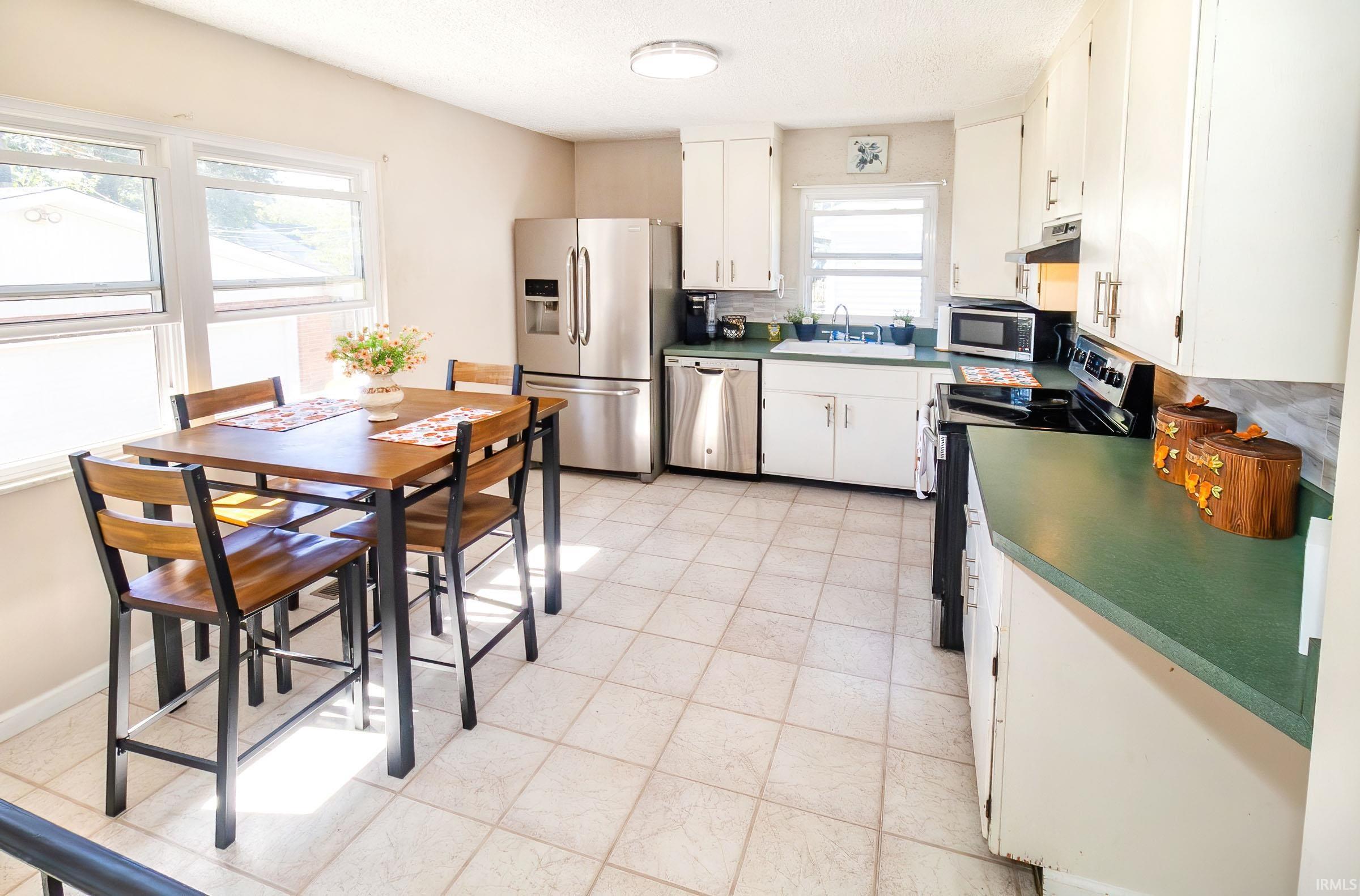 Photo 4 of Manufactured home for sale at 814 Dover Ct, Evansville, IN 47710 | MLS# 202641724 | Listing updated on 2026-10-08