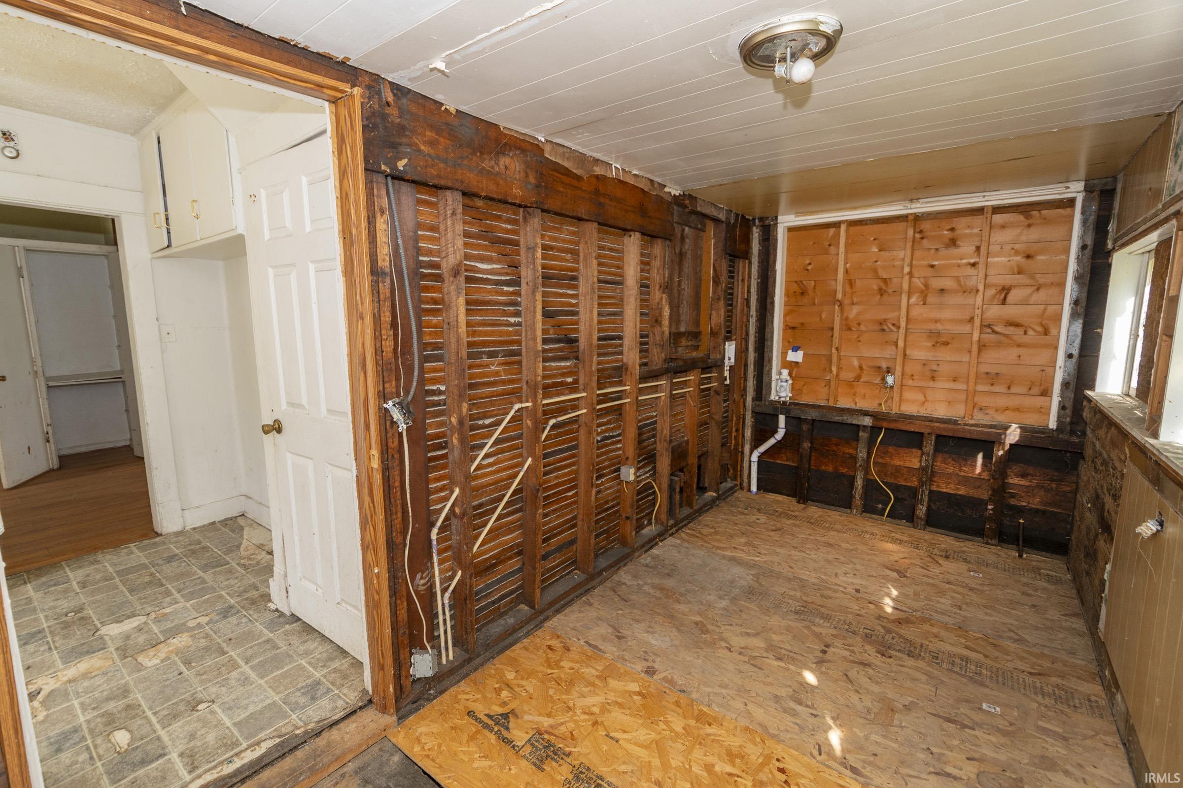 Photo 3 of Manufactured home for sale at 1218 Huey St, South Bend, IN 46628 | MLS# 202641848 | Listing updated on 2026-10-08