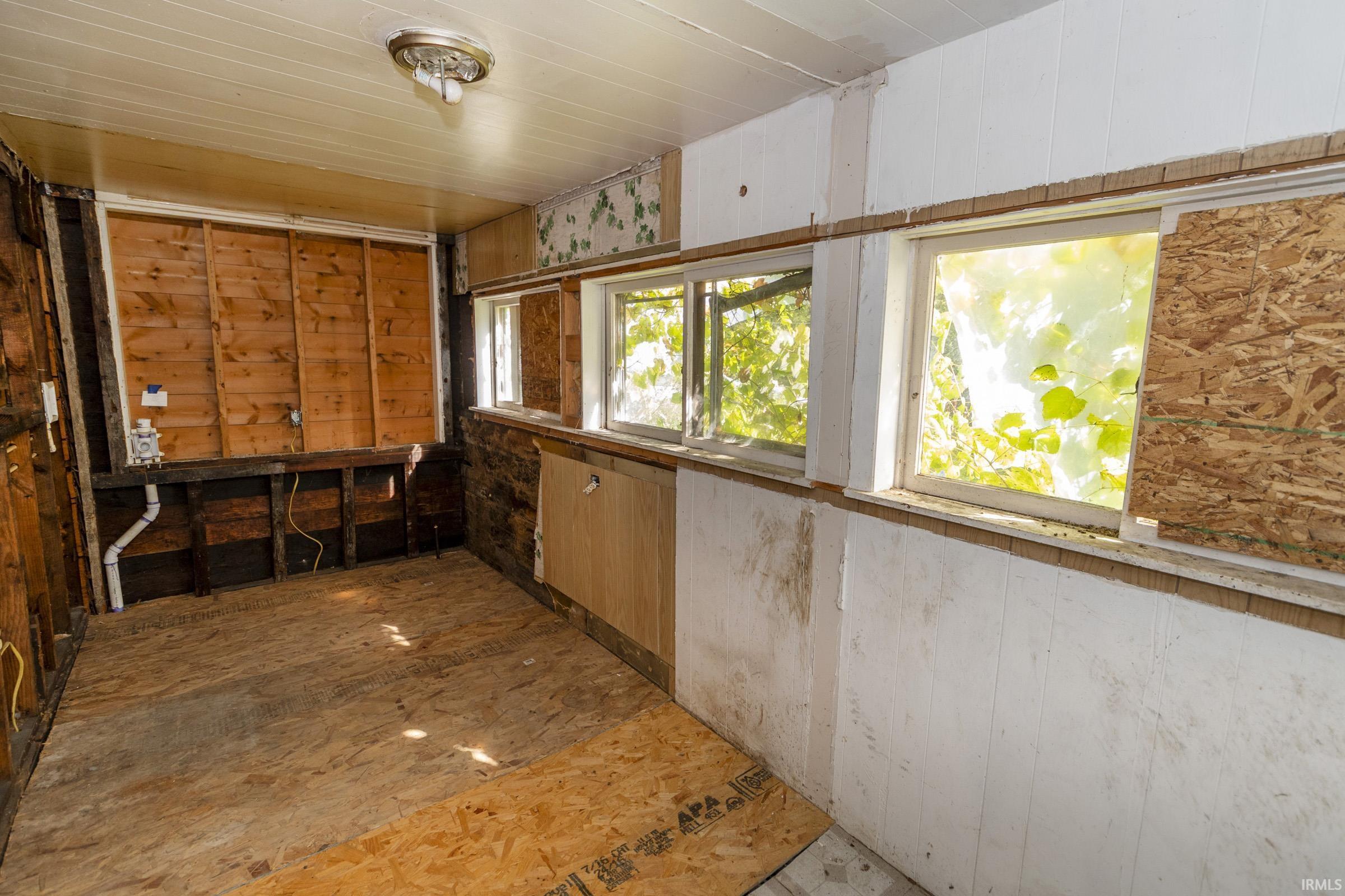 Photo 4 of Manufactured home for sale at 1218 Huey St, South Bend, IN 46628 | MLS# 202641848 | Listing updated on 2026-10-08