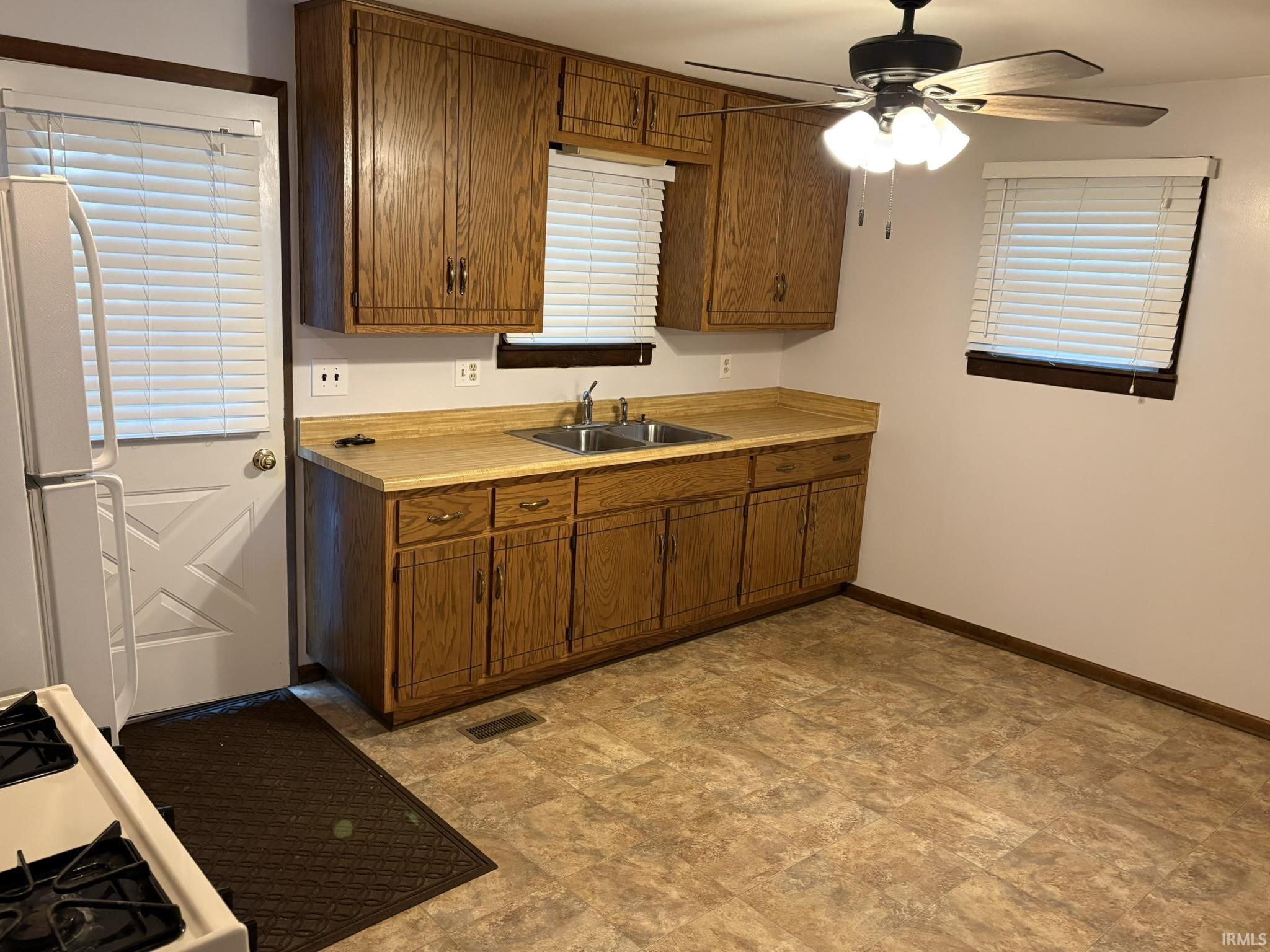 Photo 3 of Manufactured home for sale at 10535 Hillview Dr, Evansville, IN 47720 | MLS# 202641872 | Listing updated on 2026-10-09