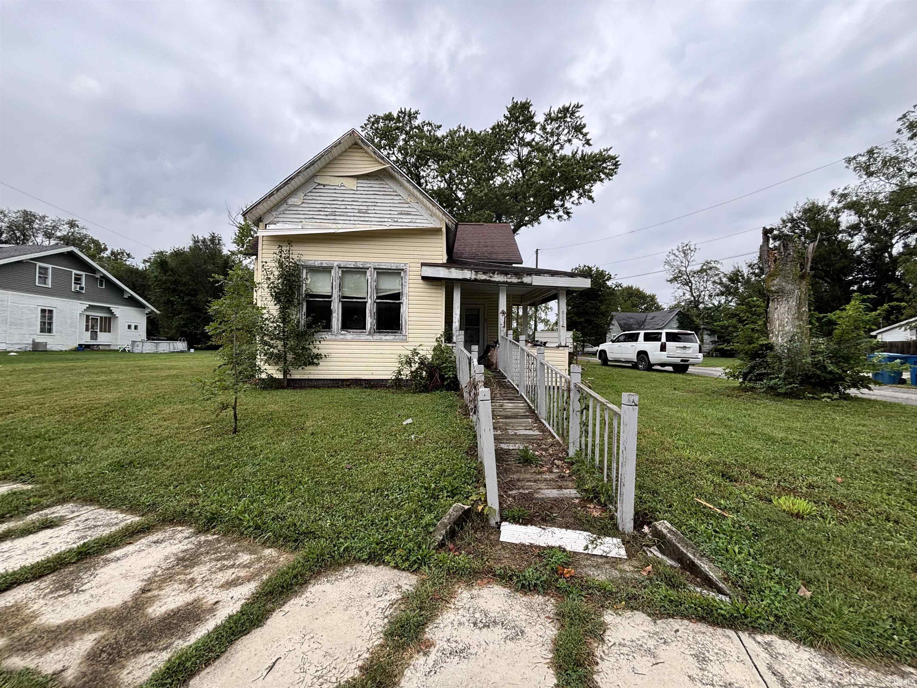 Photo of 802 Henley Avenue, Fairmount, IN 46928-1915