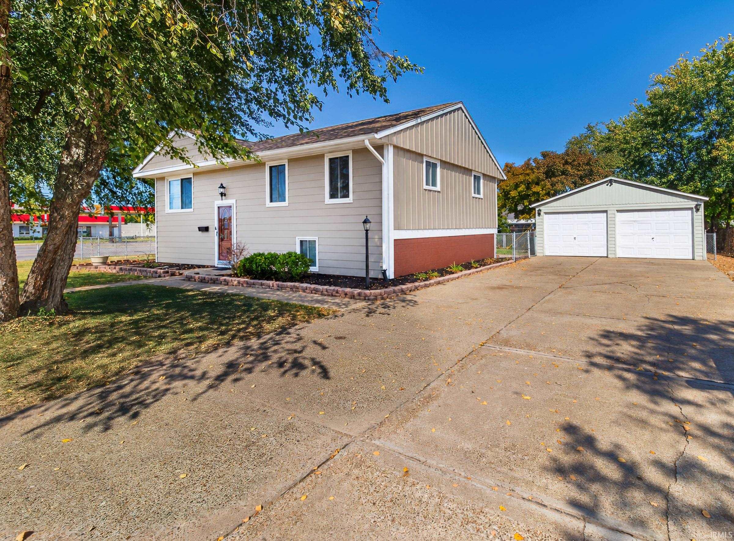 Photo 2 of Manufactured home for sale at 713 W Buena Vista Rd, Evansville, IN 47710 | MLS# 202642744 | Listing updated on 2026-10-15