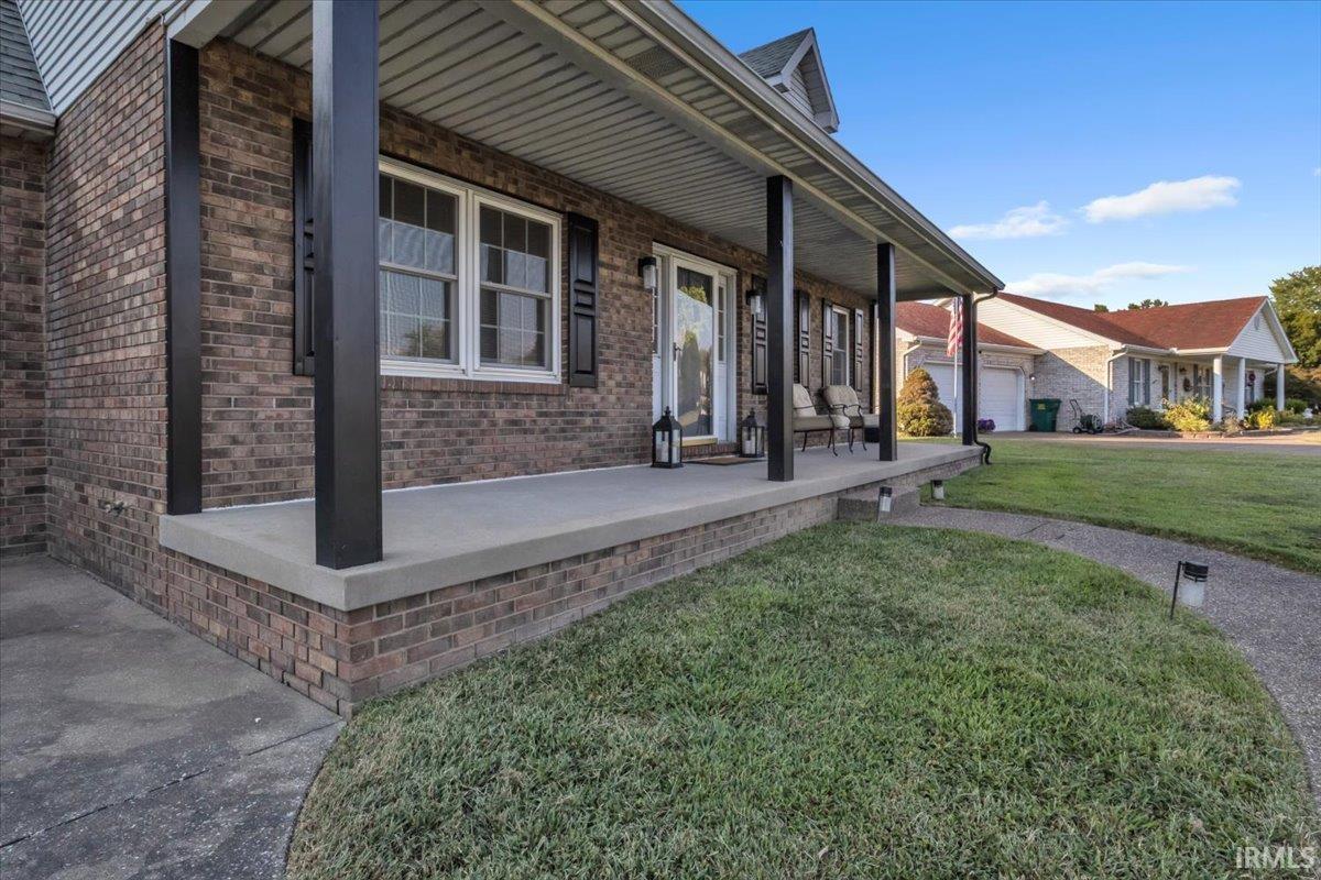 Photo 4 of Sale Pending at 5642 Kiowa Cir, Evansville, IN 47715 | MLS# 202642831 | Listing updated on 2026-10-21