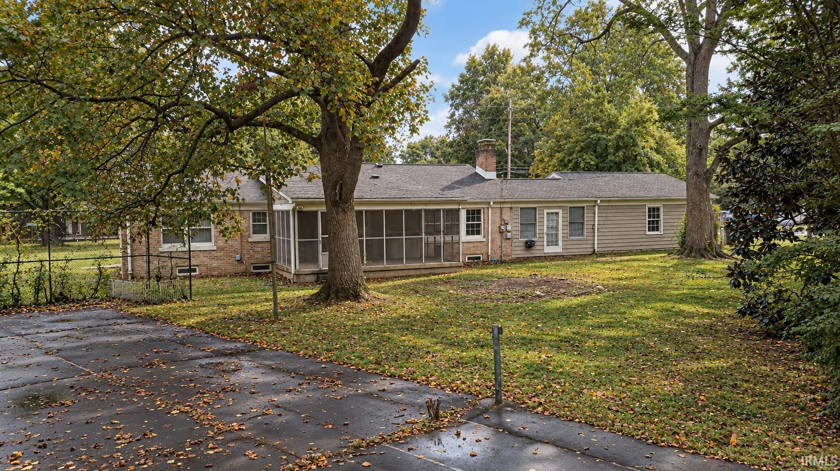 Photo 3 of Manufactured home for sale at 6811 Newburgh Rd, Evansville, IN 47715 | MLS# 202642978 | Listing updated on 2026-10-16