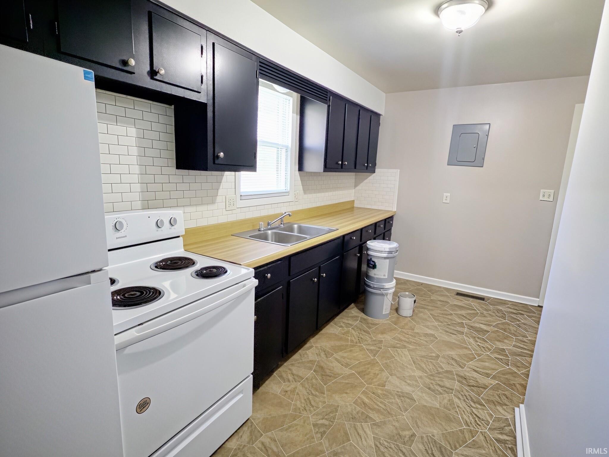 Photo 3 of Manufactured home for sale at 1414 E Highland Ave, Muncie, IN 47303 | MLS# 202643263 | Listing updated on 2026-10-20