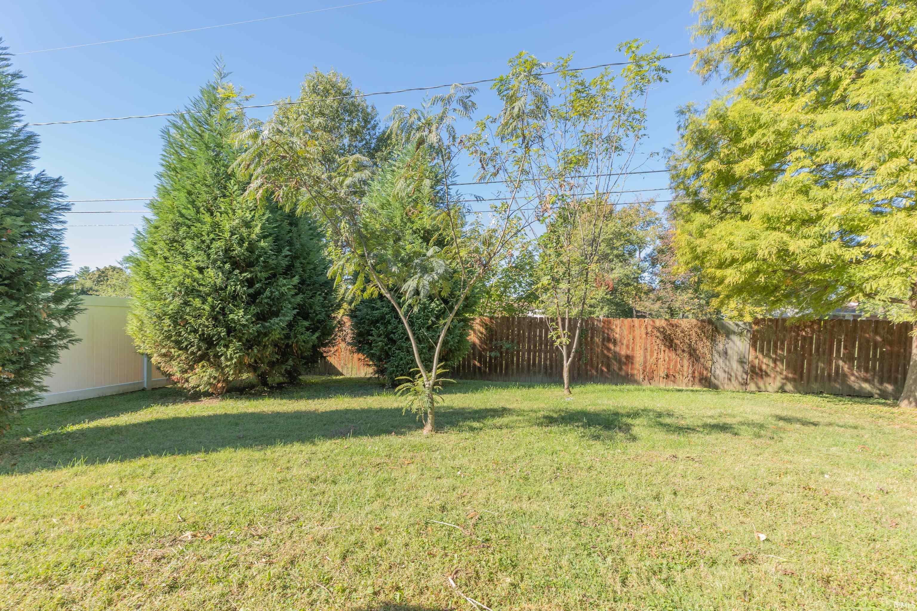 Photo 3 of Single family home for sale at 1900 N Colony Rd, Evansville, IN 47715 | MLS# 202643360 | Listing updated on 2026-10-21