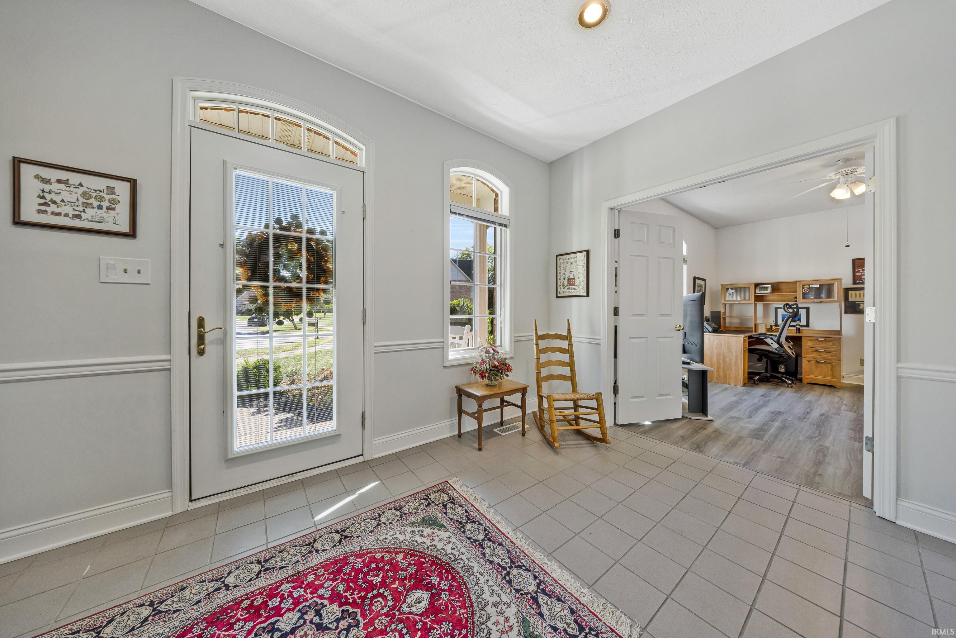 Photo 3 of Single family home for sale at 3210 Roselawn Cir, Evansville, IN 47711 | MLS# 202643413 | Listing updated on 2026-10-21
