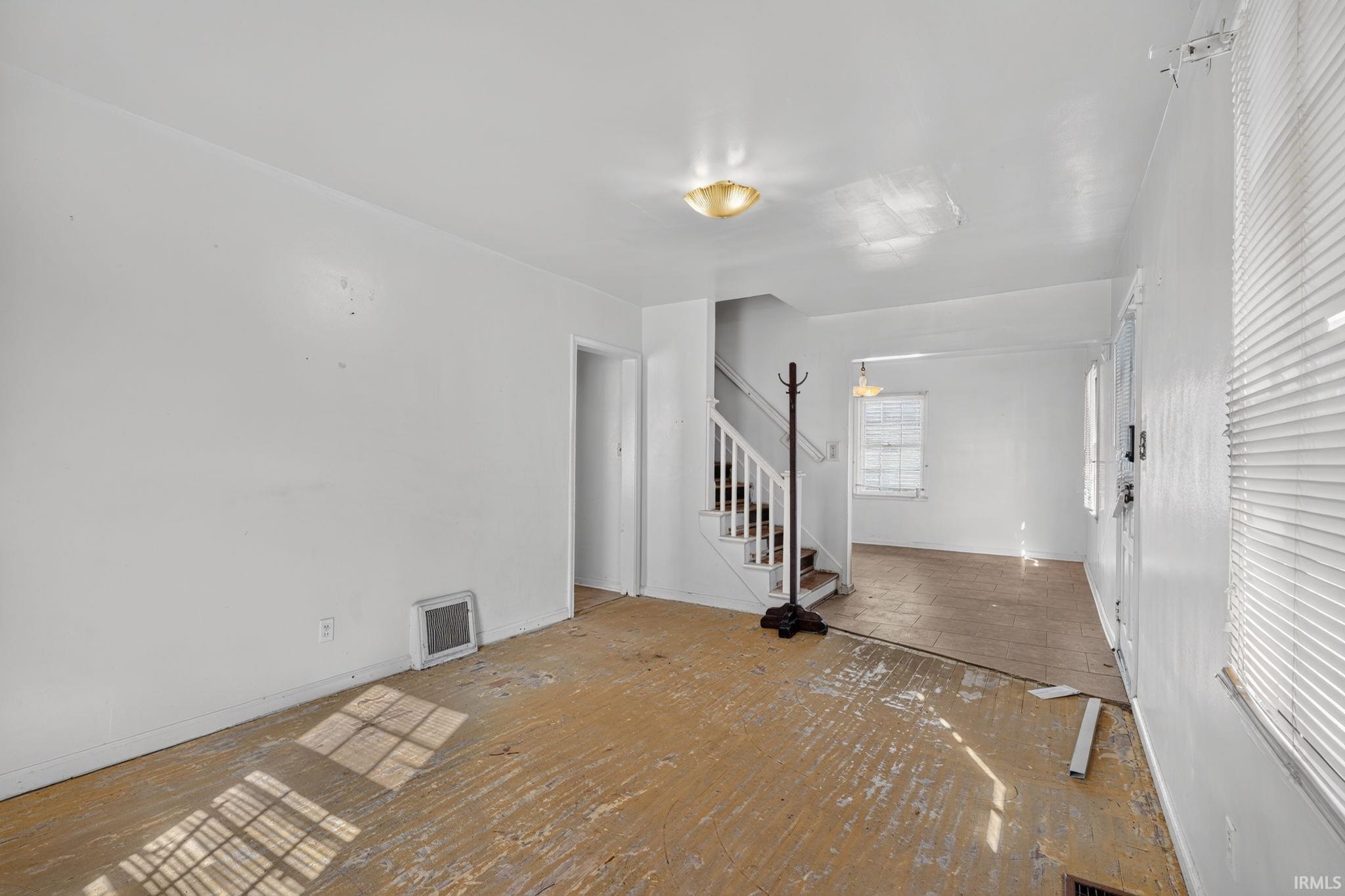 Photo 3 of Single family home for sale at 1211 S Evans Ave, Evansville, IN 47713 | MLS# 202643820 | Listing updated on 2026-10-25