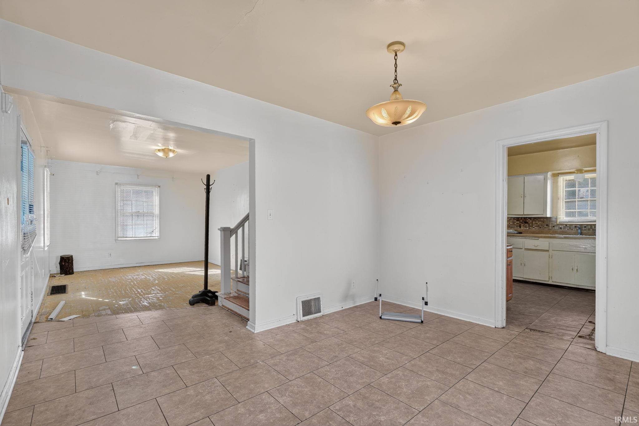 Photo 3 of Single family home for sale at 1211 S Evans Ave, Evansville, IN 47713 | MLS# 202643820 | Listing updated on 2026-10-25