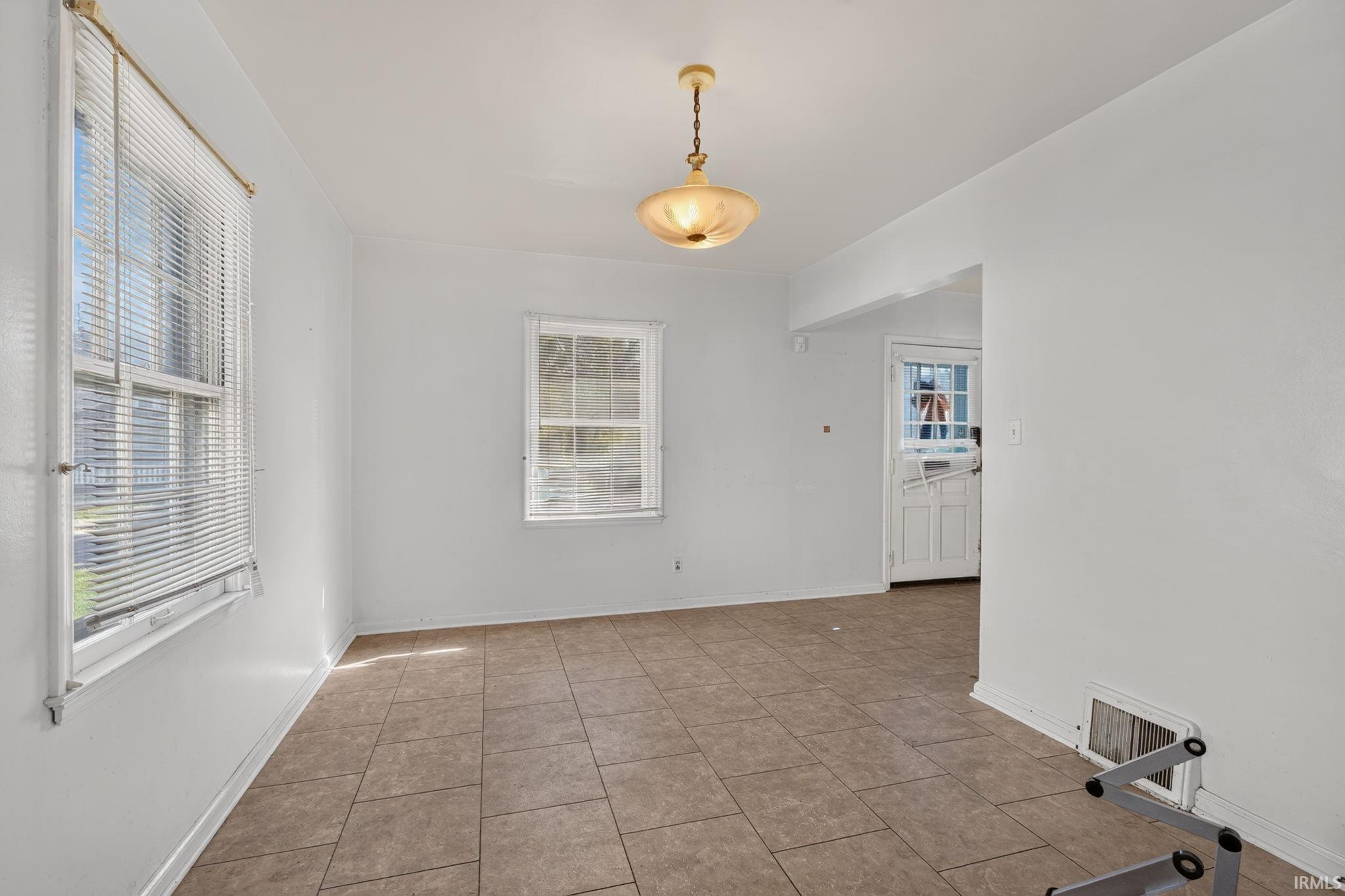 Photo 4 of Single family home for sale at 1211 S Evans Ave, Evansville, IN 47713 | MLS# 202643820 | Listing updated on 2026-10-25