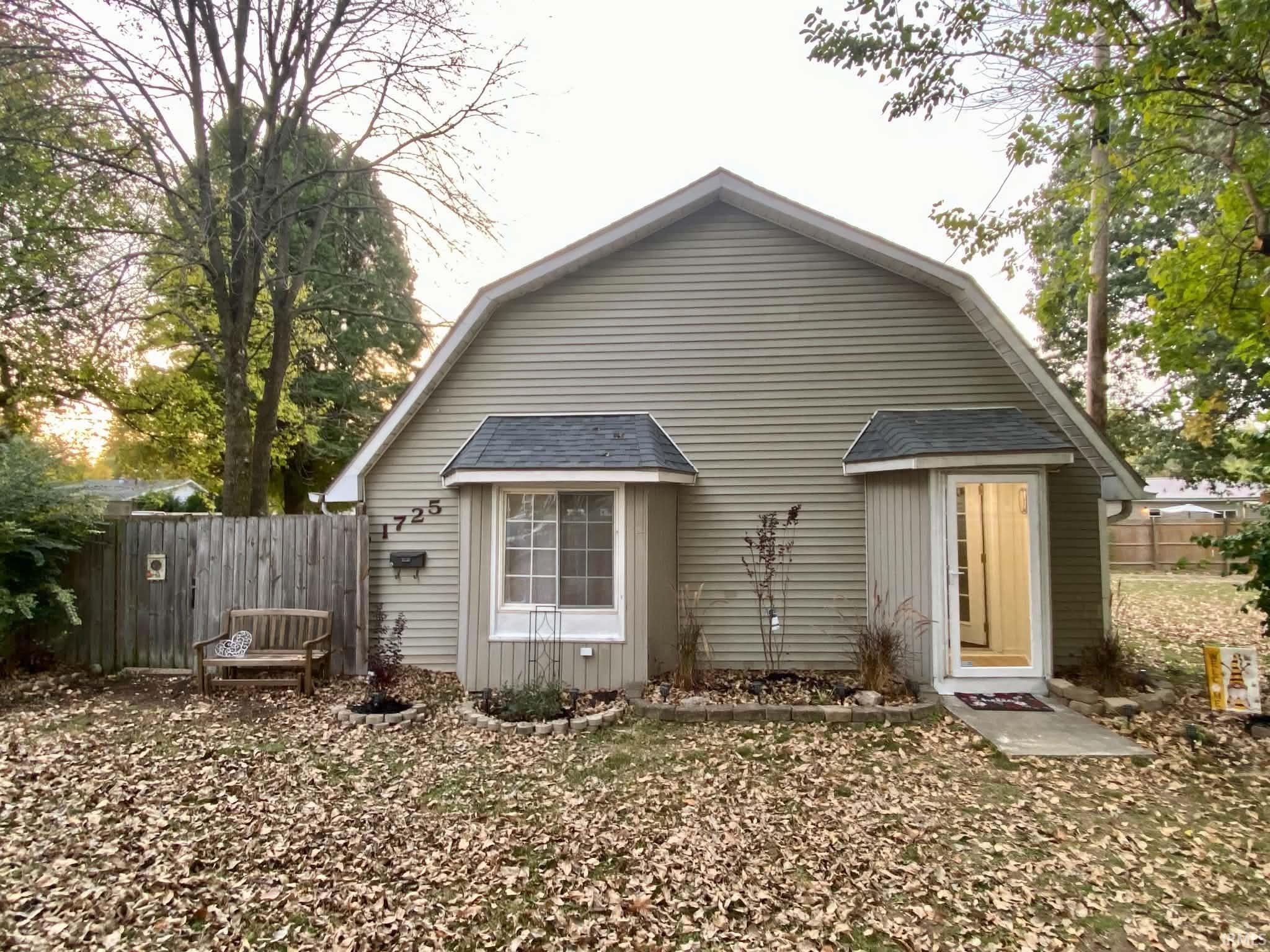 Photo 2 of Single family home for sale at 1725 Eastwood Ave, Evansville, IN 47714 | MLS# 202644240 | Listing updated on 2026-10-26