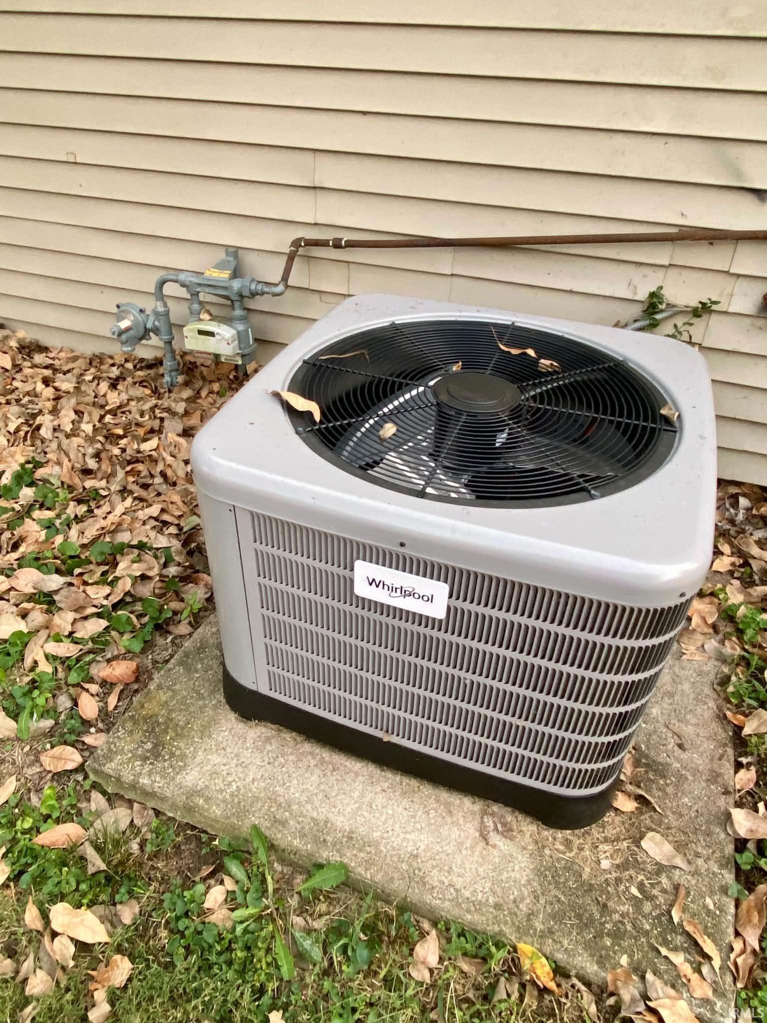 Photo 4 of Single family home for sale at 1725 Eastwood Ave, Evansville, IN 47714 | MLS# 202644240 | Listing updated on 2026-10-26