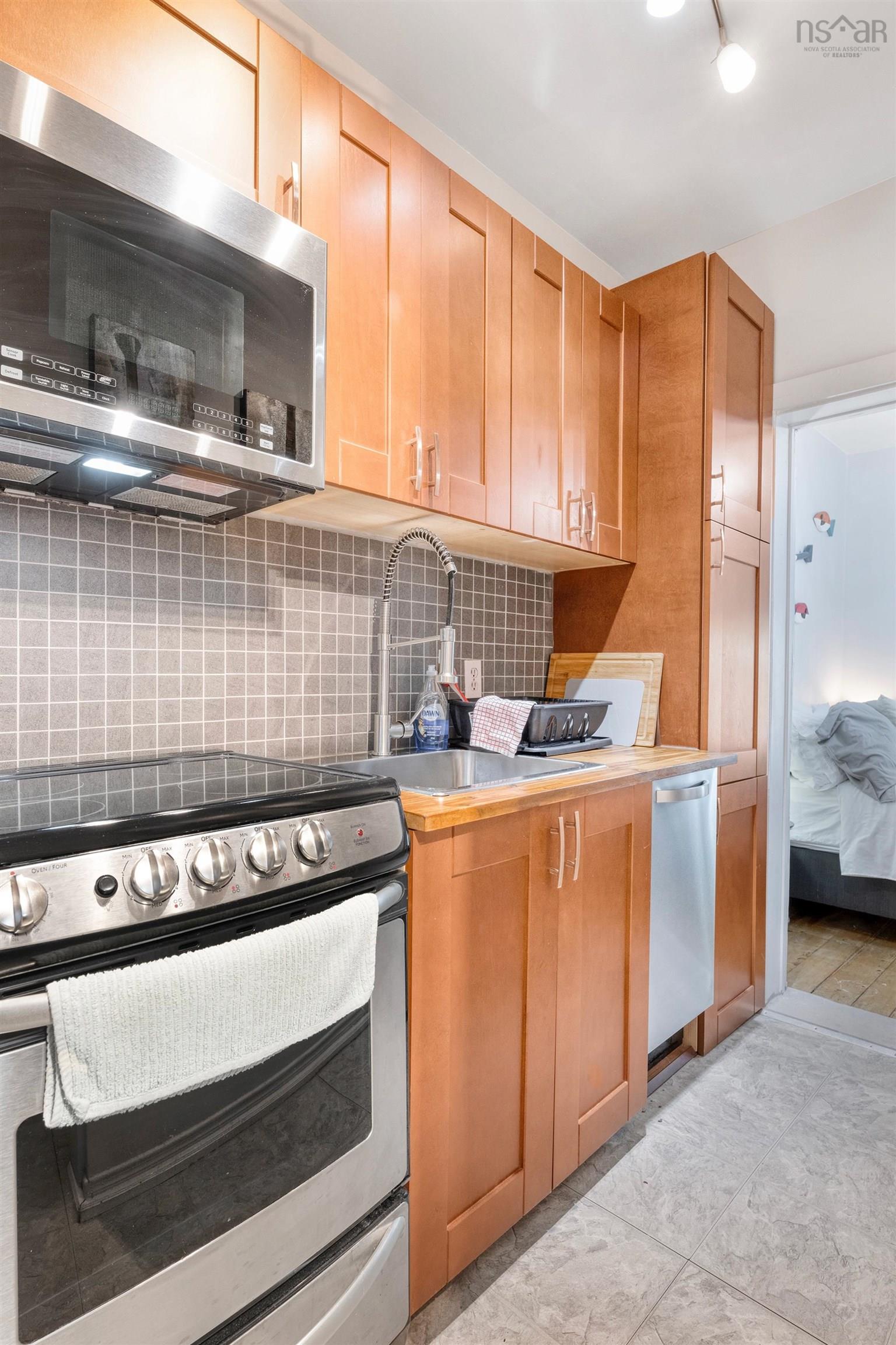 $749,000.00: 145 Lincoln Street, Lunenburg