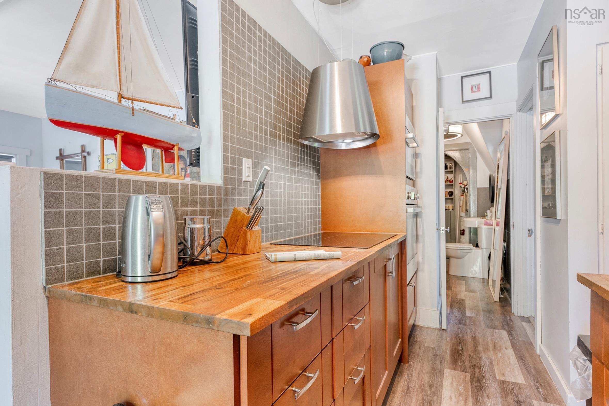 $749,000.00: 145 Lincoln Street, Lunenburg