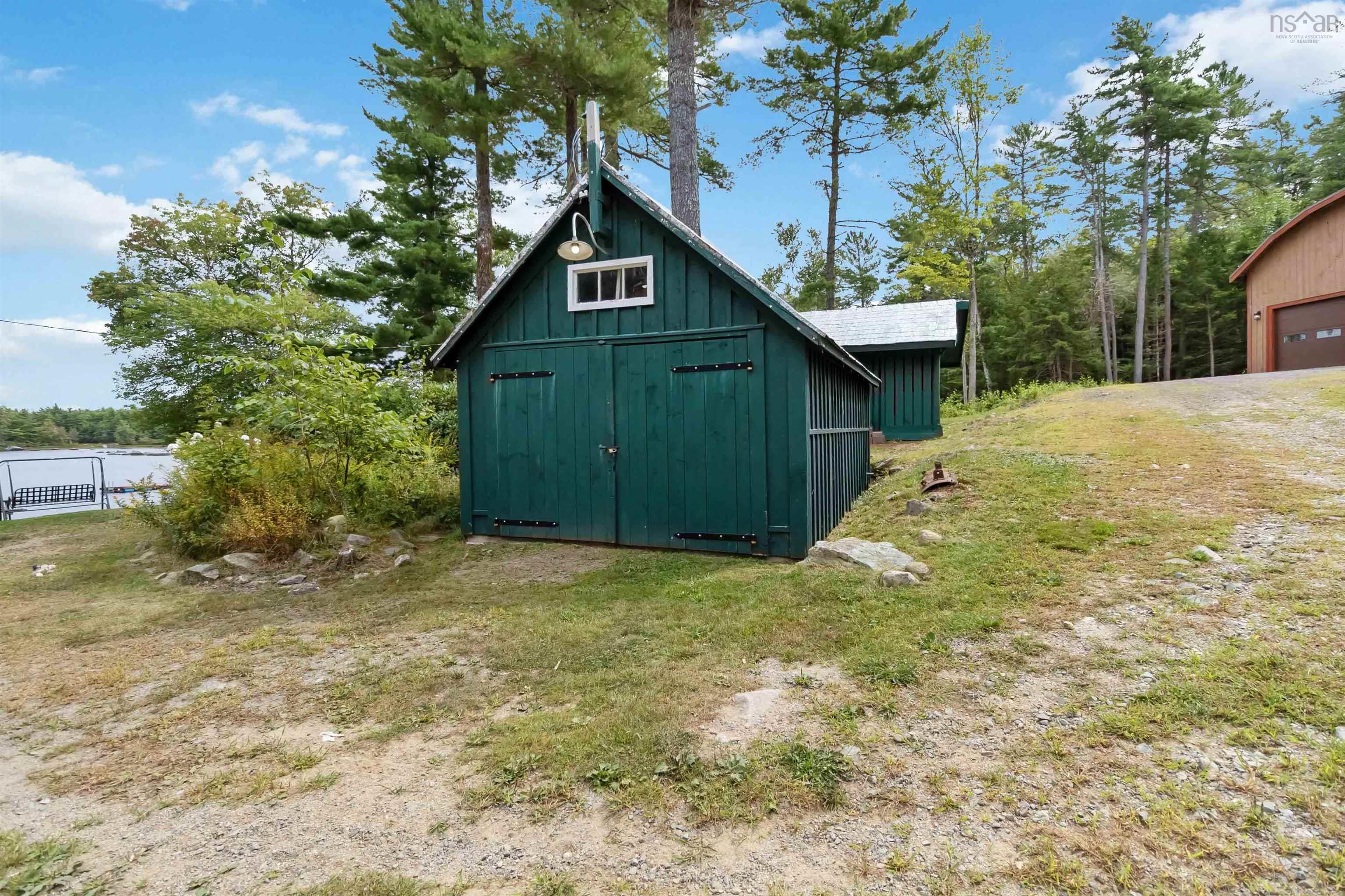 $549,900.00: 7602 Highway 8, South Brookfield