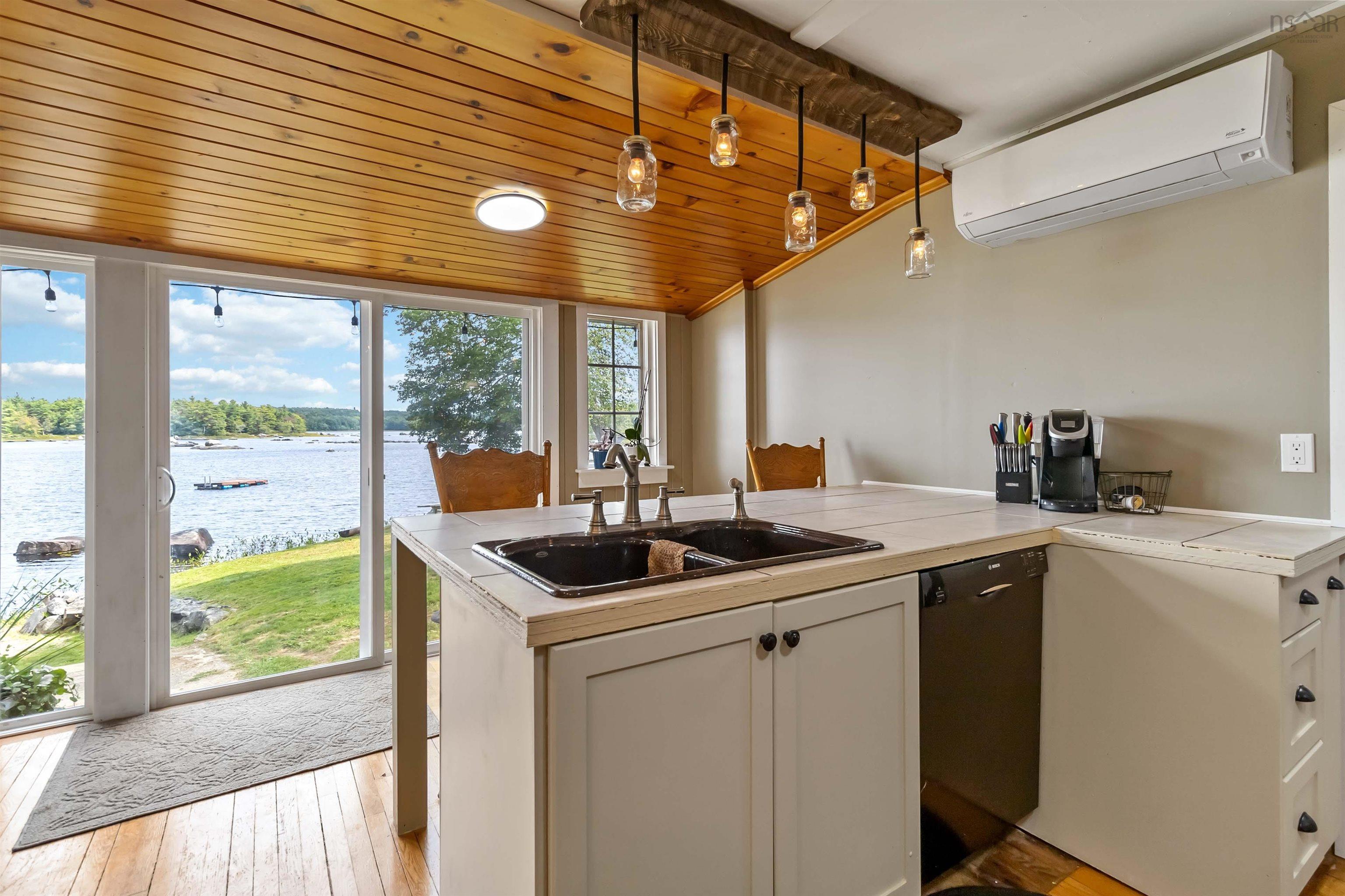 $549,900.00: 7602 Highway 8, South Brookfield