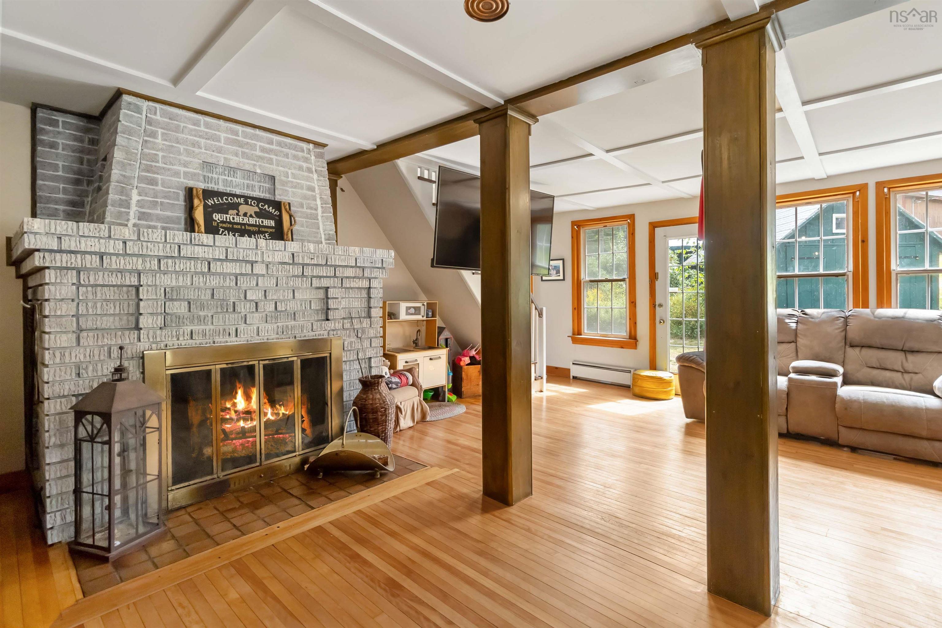 $549,900.00: 7602 Highway 8, South Brookfield