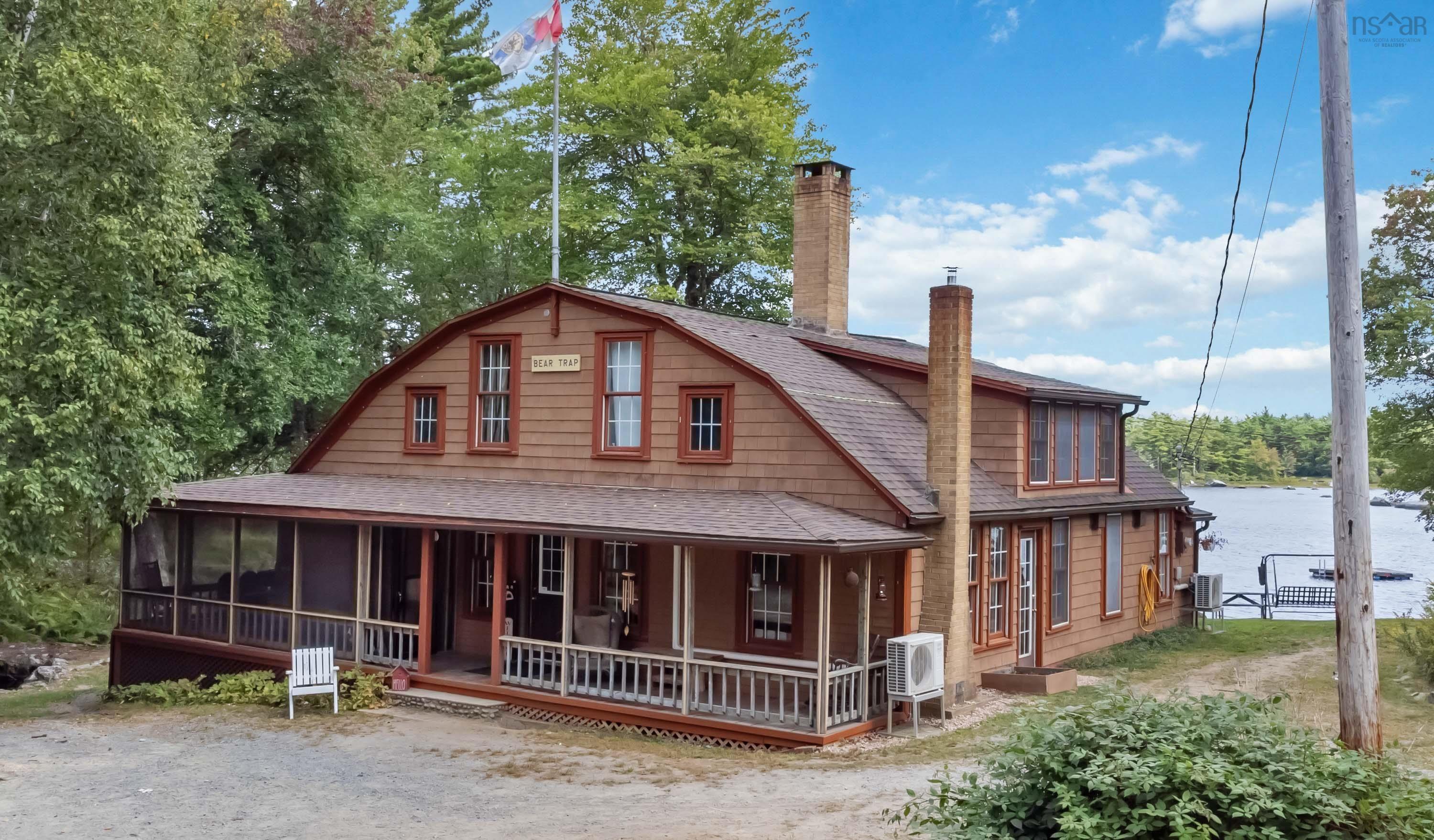 $549,900.00: 7602 Highway 8, South Brookfield