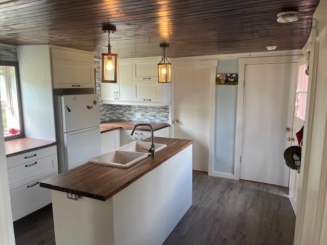 $199,900.00: 1095 New Harbour Lundy Road, Larry