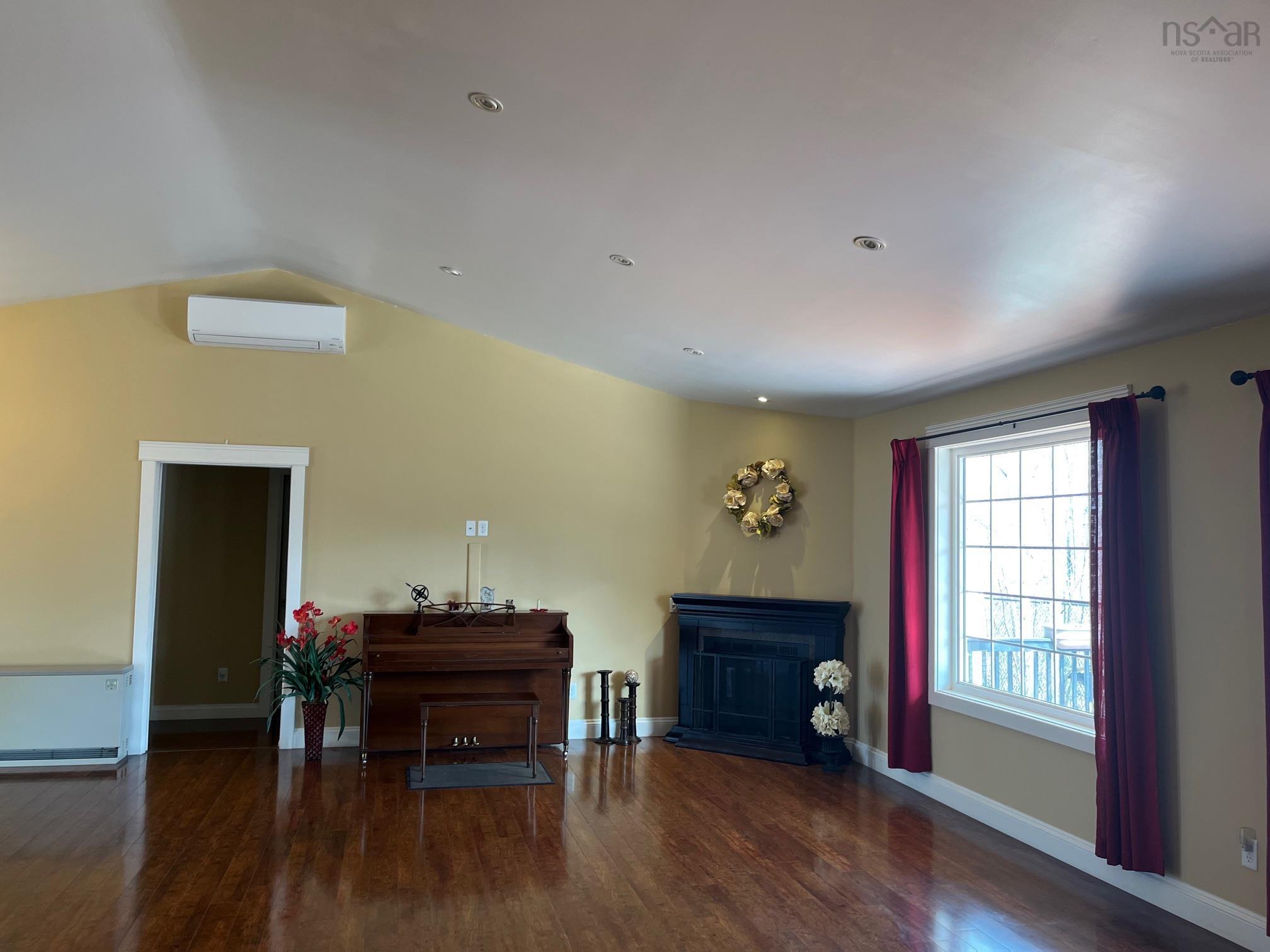 $650,000.00: 42 Rowan Avenue, New Glasgow