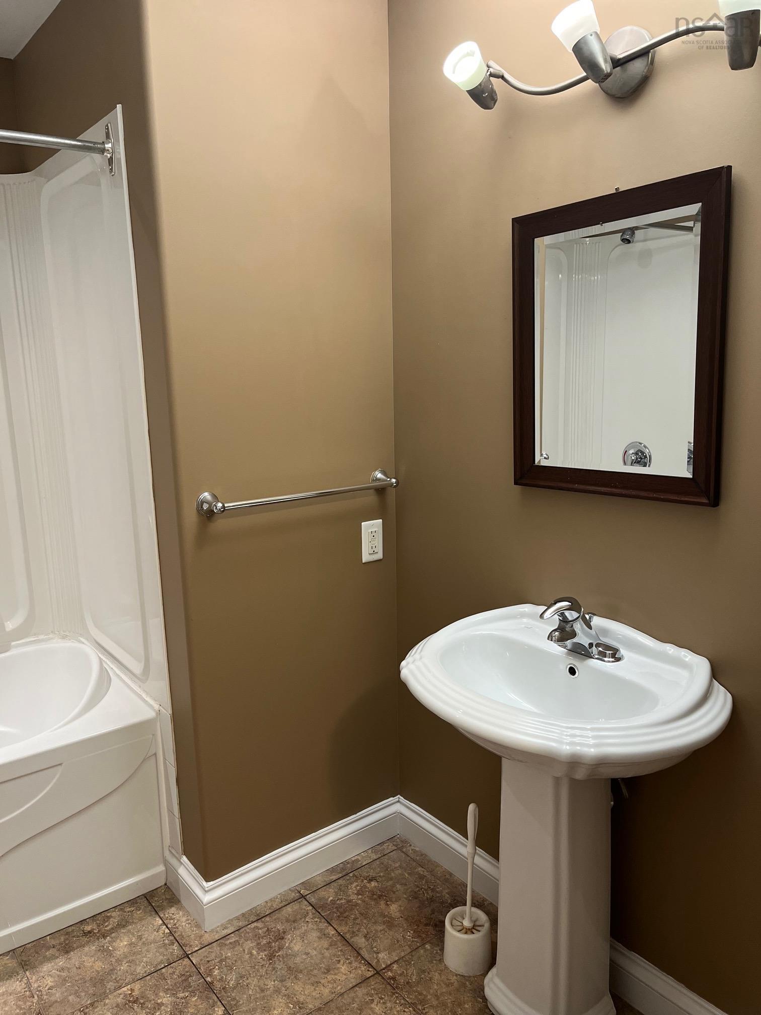 $650,000.00: 42 Rowan Avenue, New Glasgow