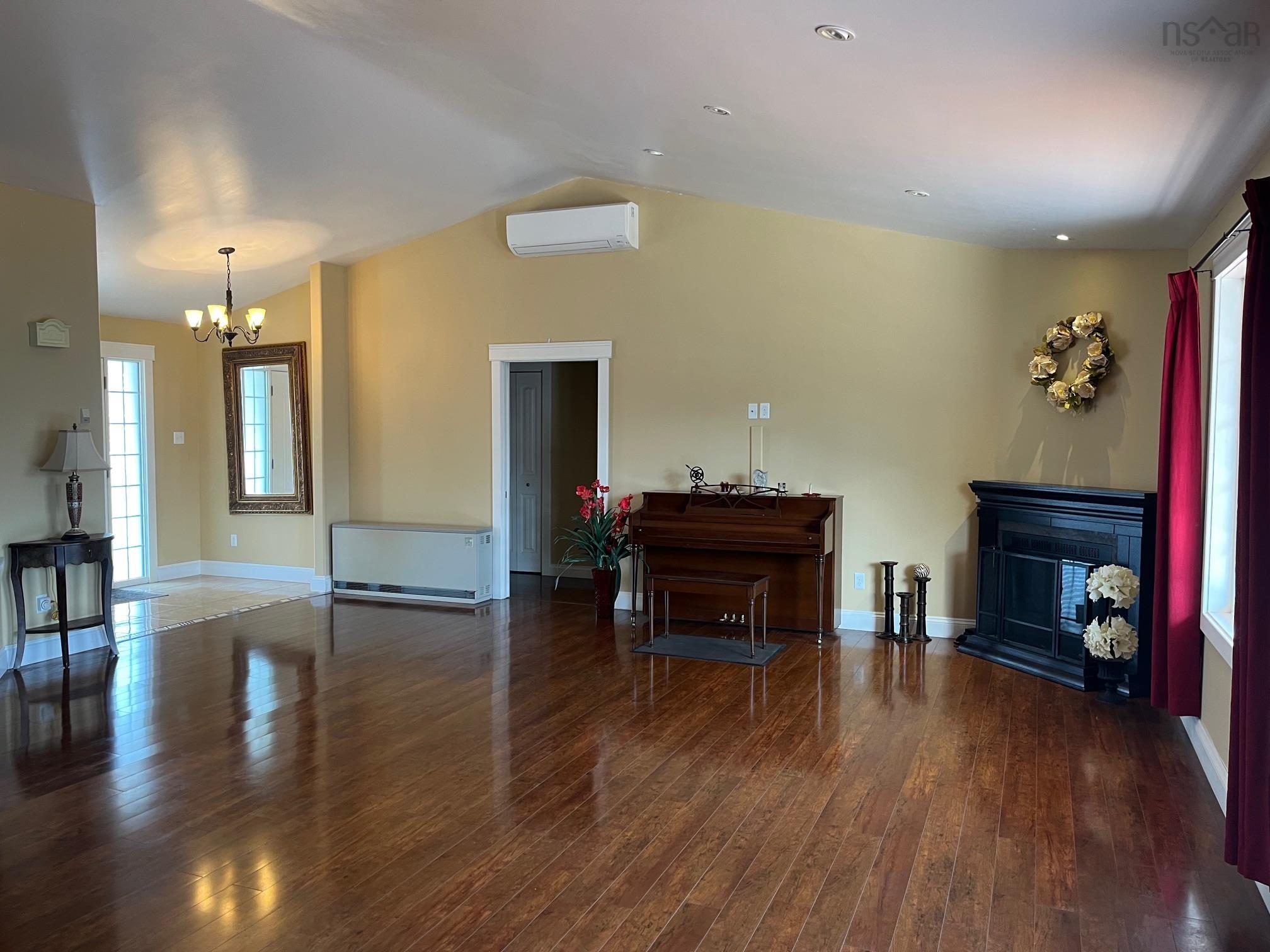 $650,000.00: 42 Rowan Avenue, New Glasgow