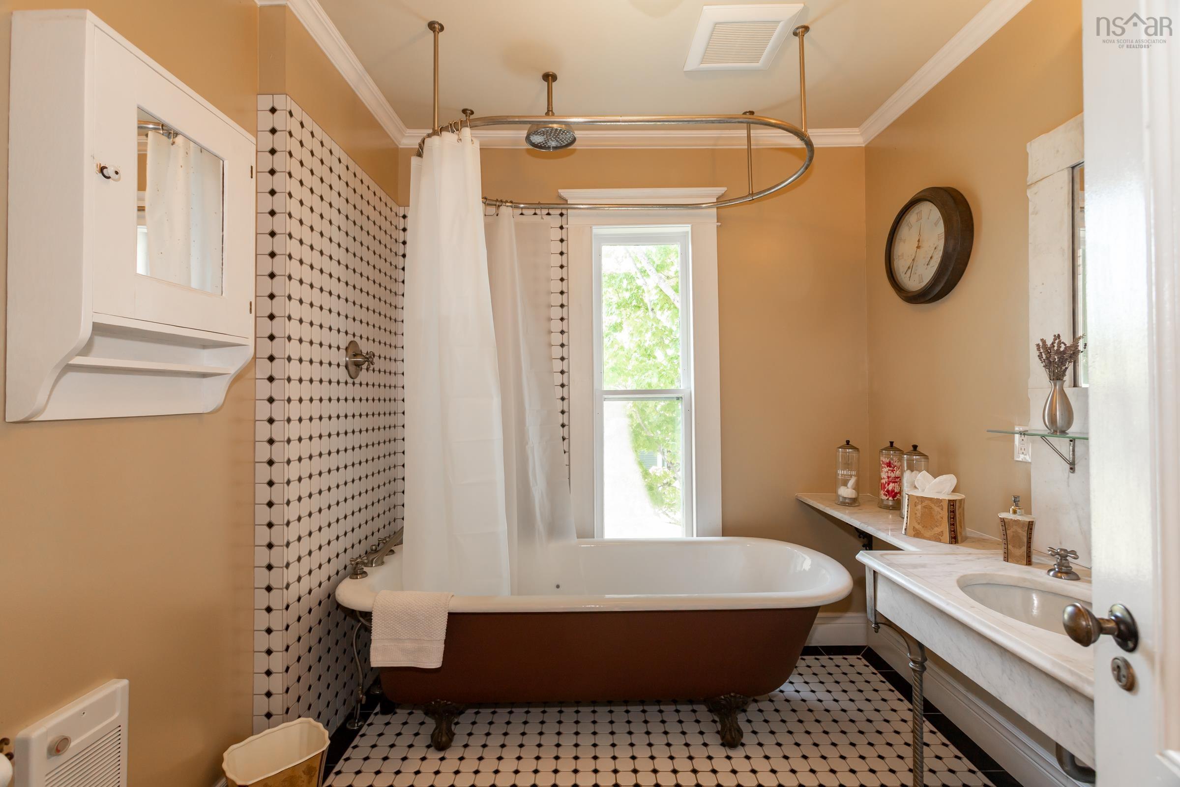 $789,000.00: 5287 Granville Road, Granville Ferry