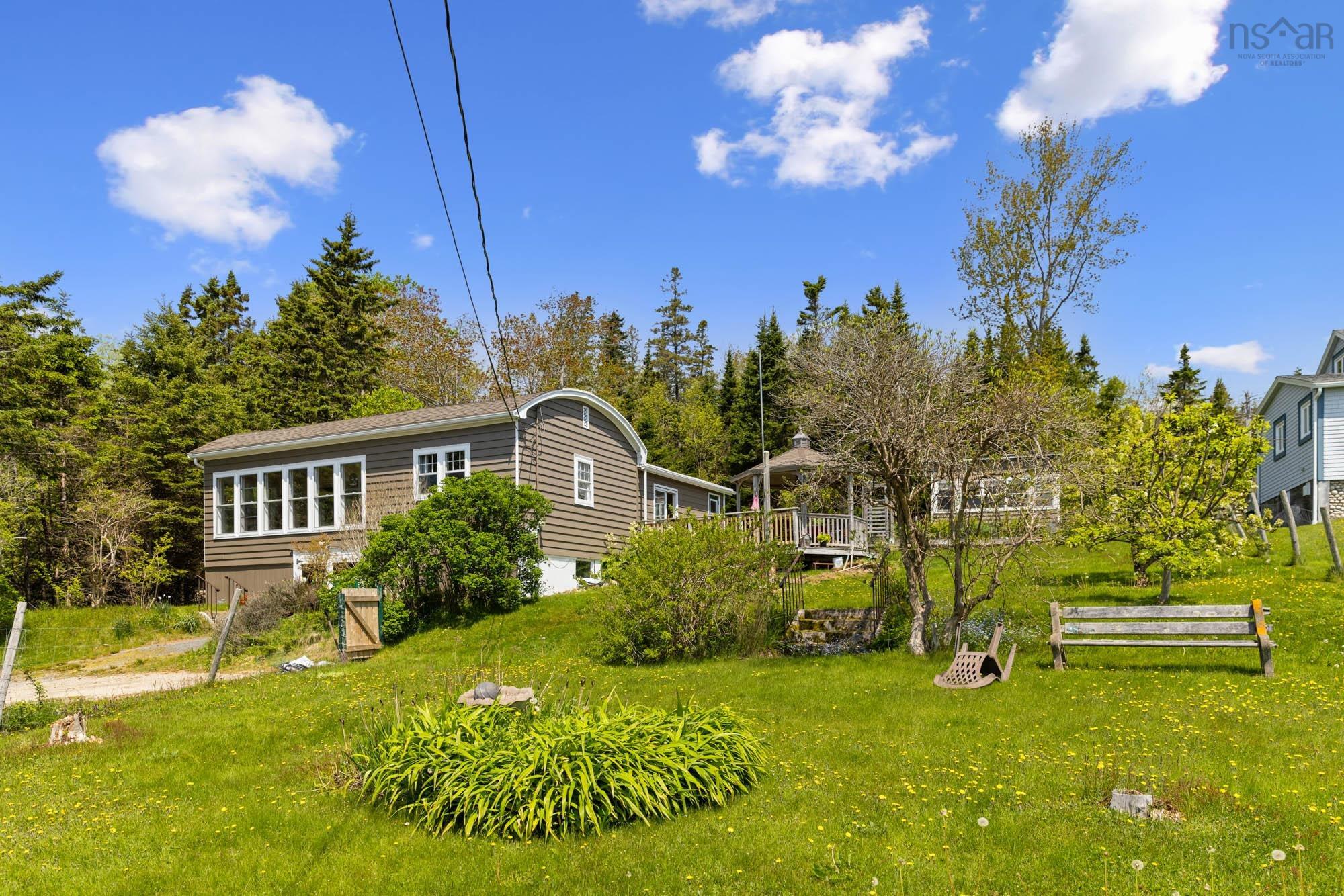 9199 St Margarets Bay Road, Queensland, NS (MLS 202513813)