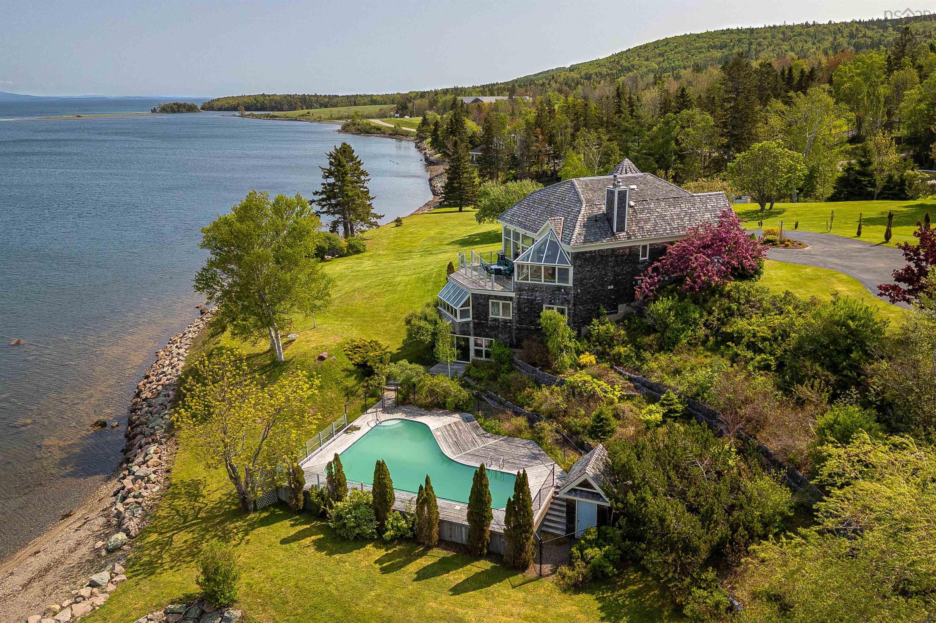 $4,175,000.00: 2641 West Bay Road, Dundee