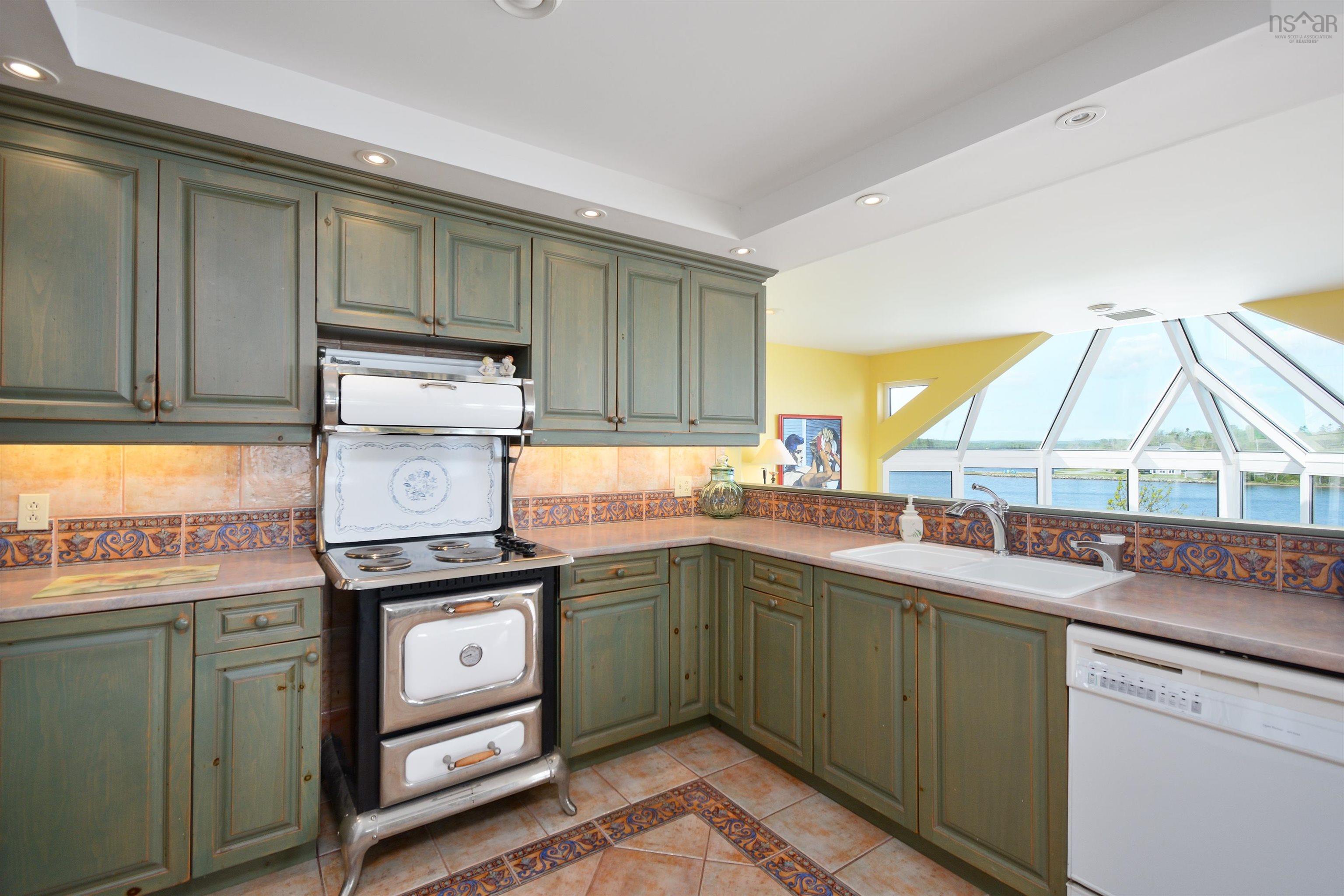 $4,175,000.00: 2641 West Bay Road, Dundee