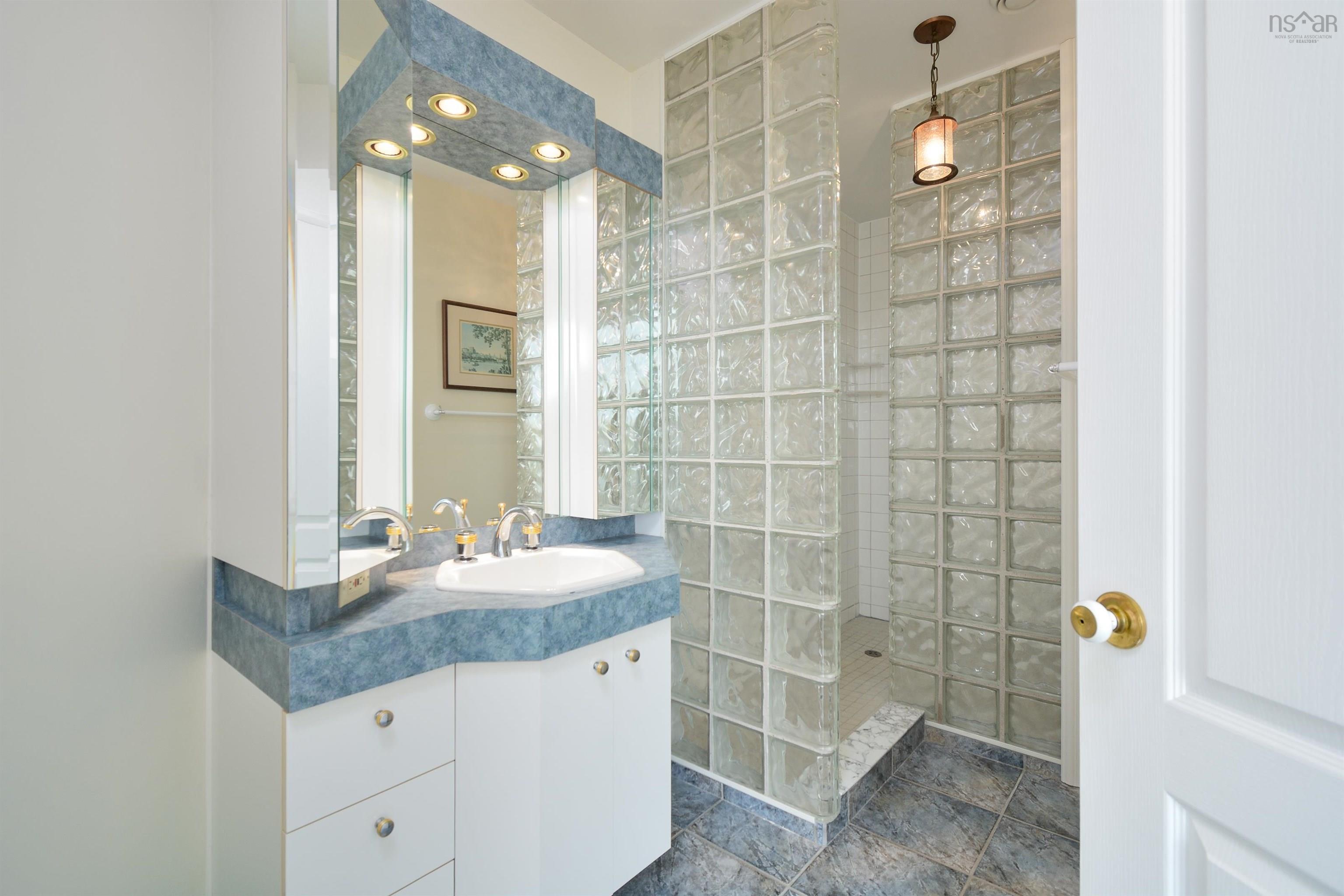 $4,175,000.00: 2641 West Bay Road, Dundee