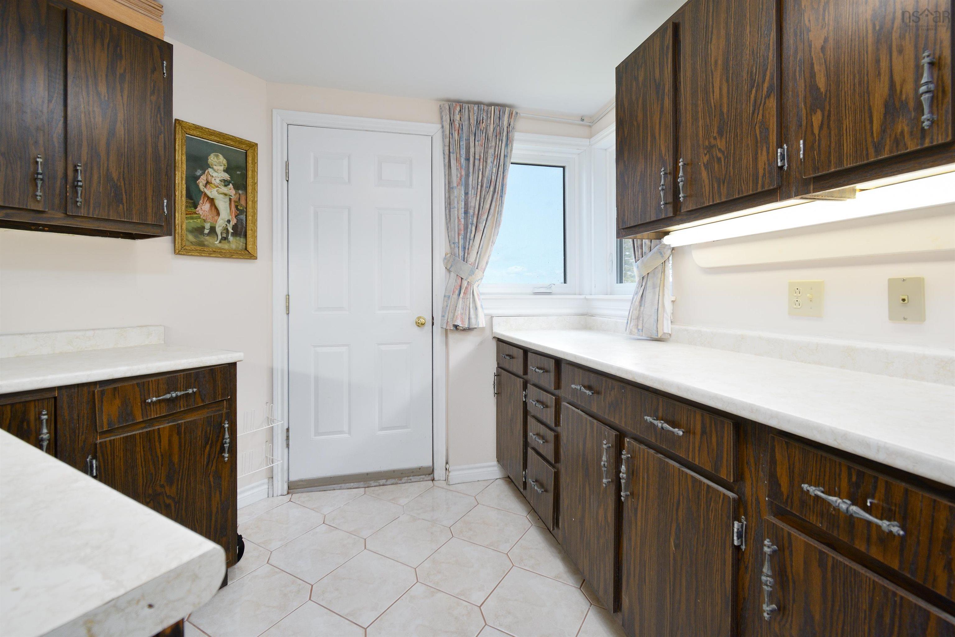 $4,175,000.00: 2641 West Bay Road, Dundee