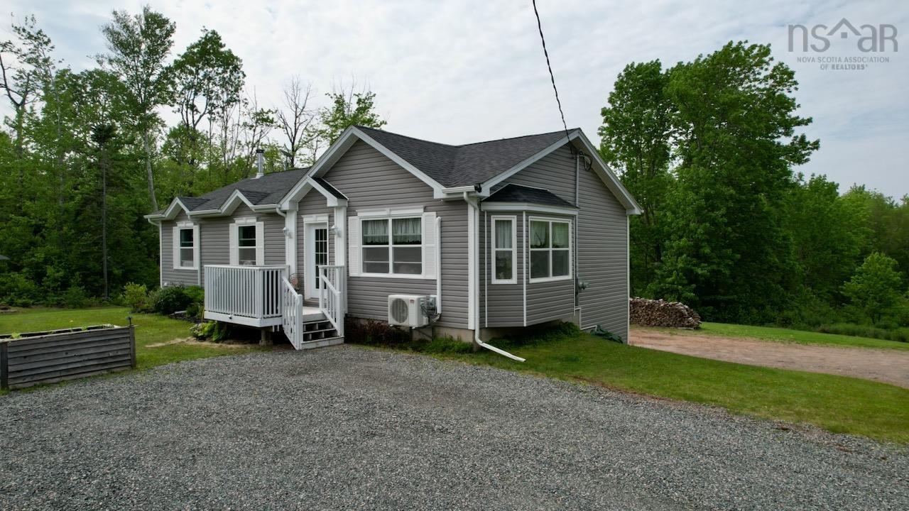 $719,000.00: 10205 204 Highway, South Victoria