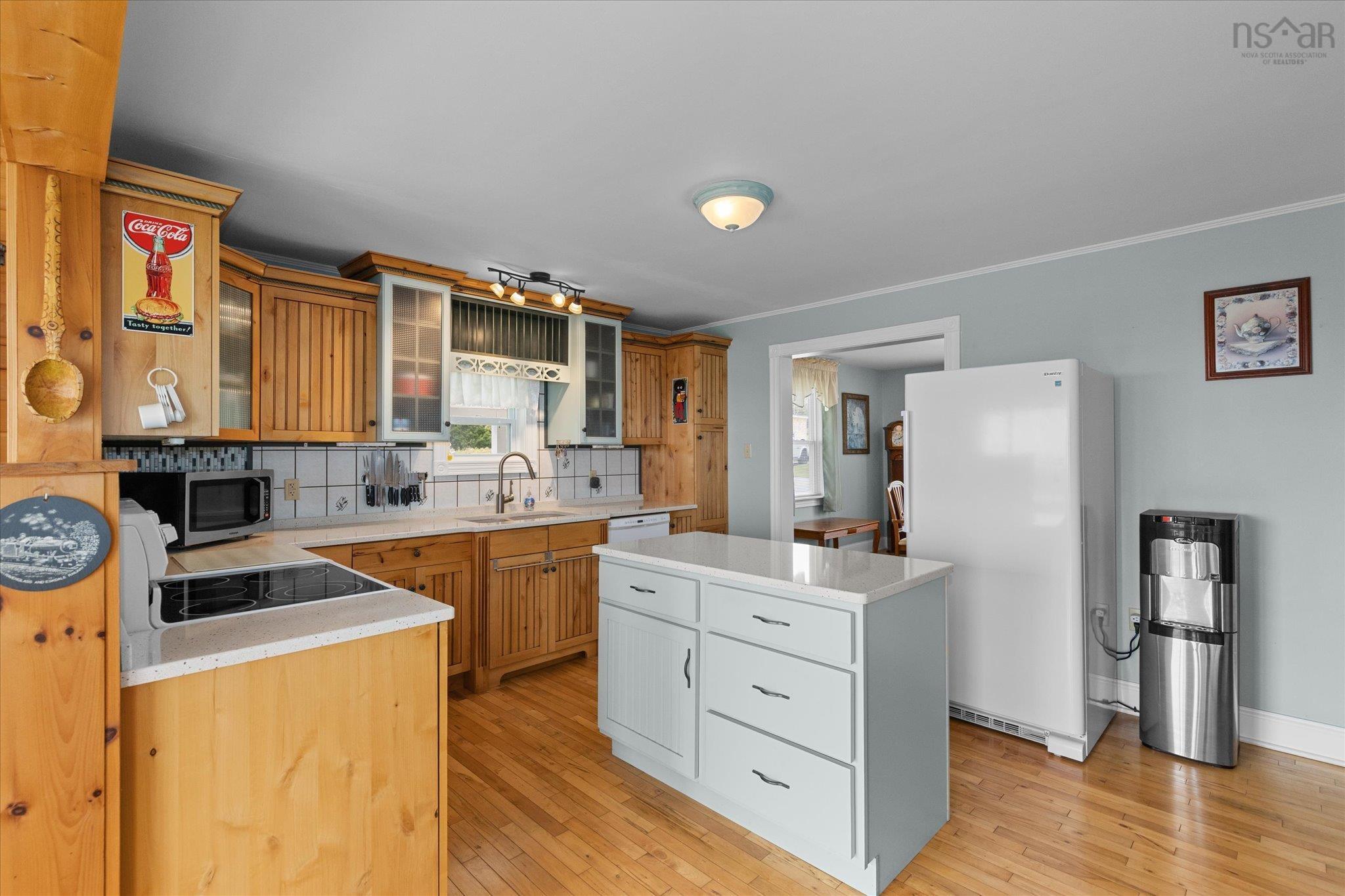 $499,500.00: 3384 Sandy Point Road, Jordan Bay