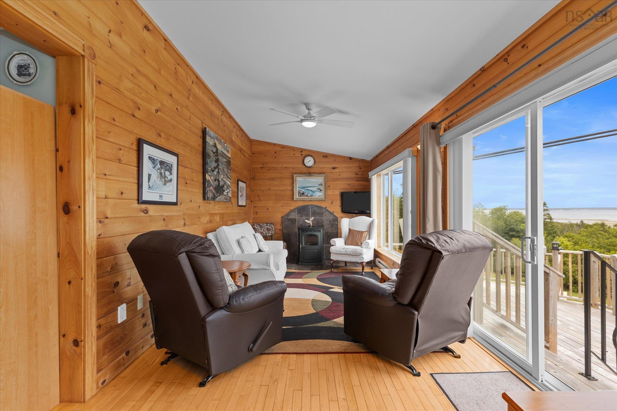 $499,500.00: 3384 Sandy Point Road, Jordan Bay