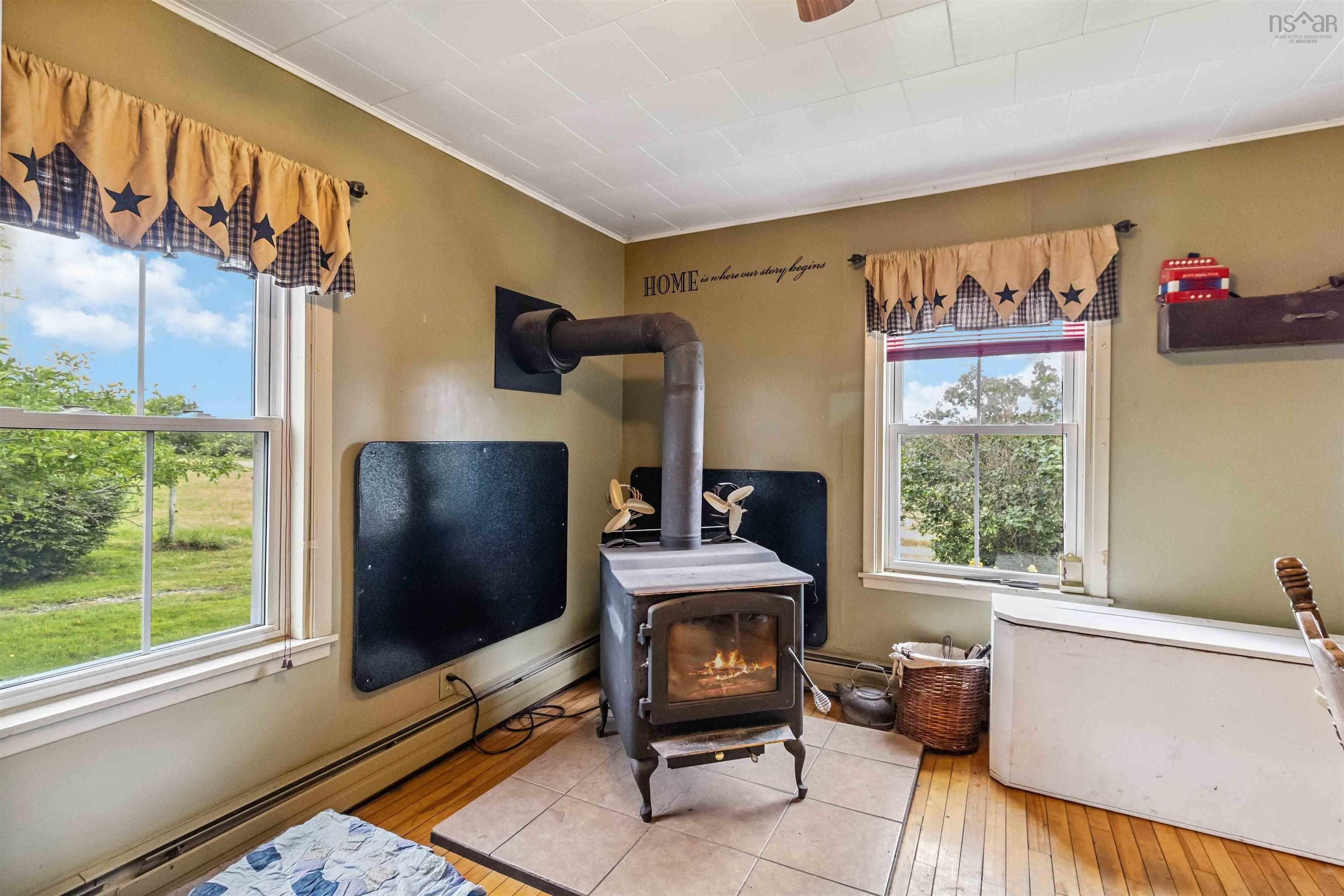 $549,900.00: 417 Penney Road, Upper Northfield