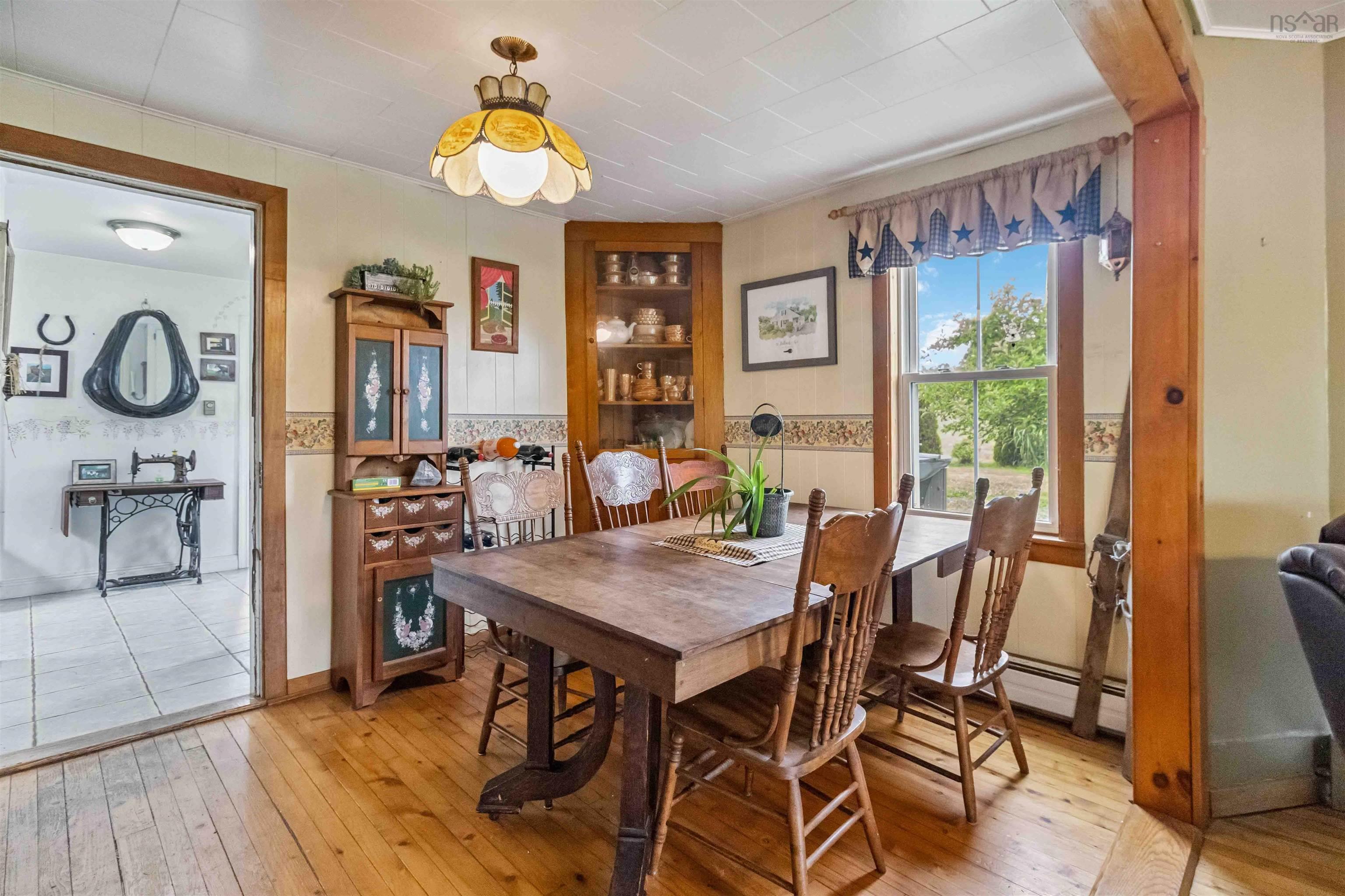 $549,900.00: 417 Penney Road, Upper Northfield