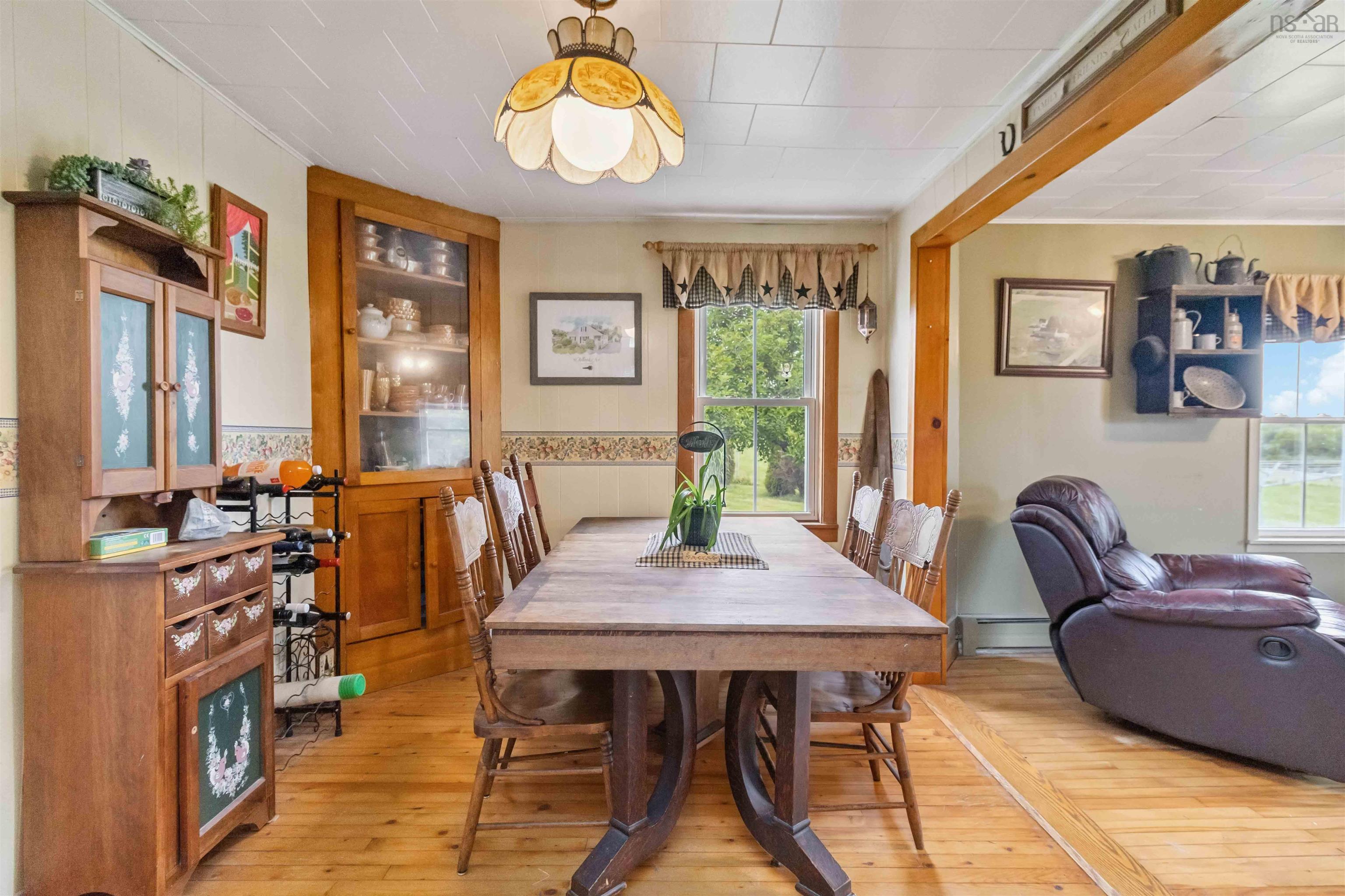 $549,900.00: 417 Penney Road, Upper Northfield