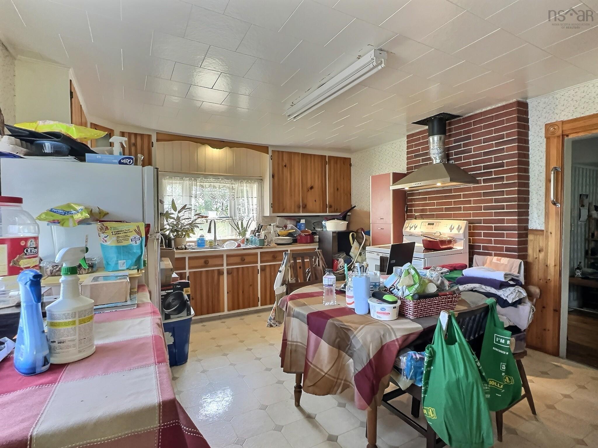 $199,000.00: 5588 204 Highway, Oxford